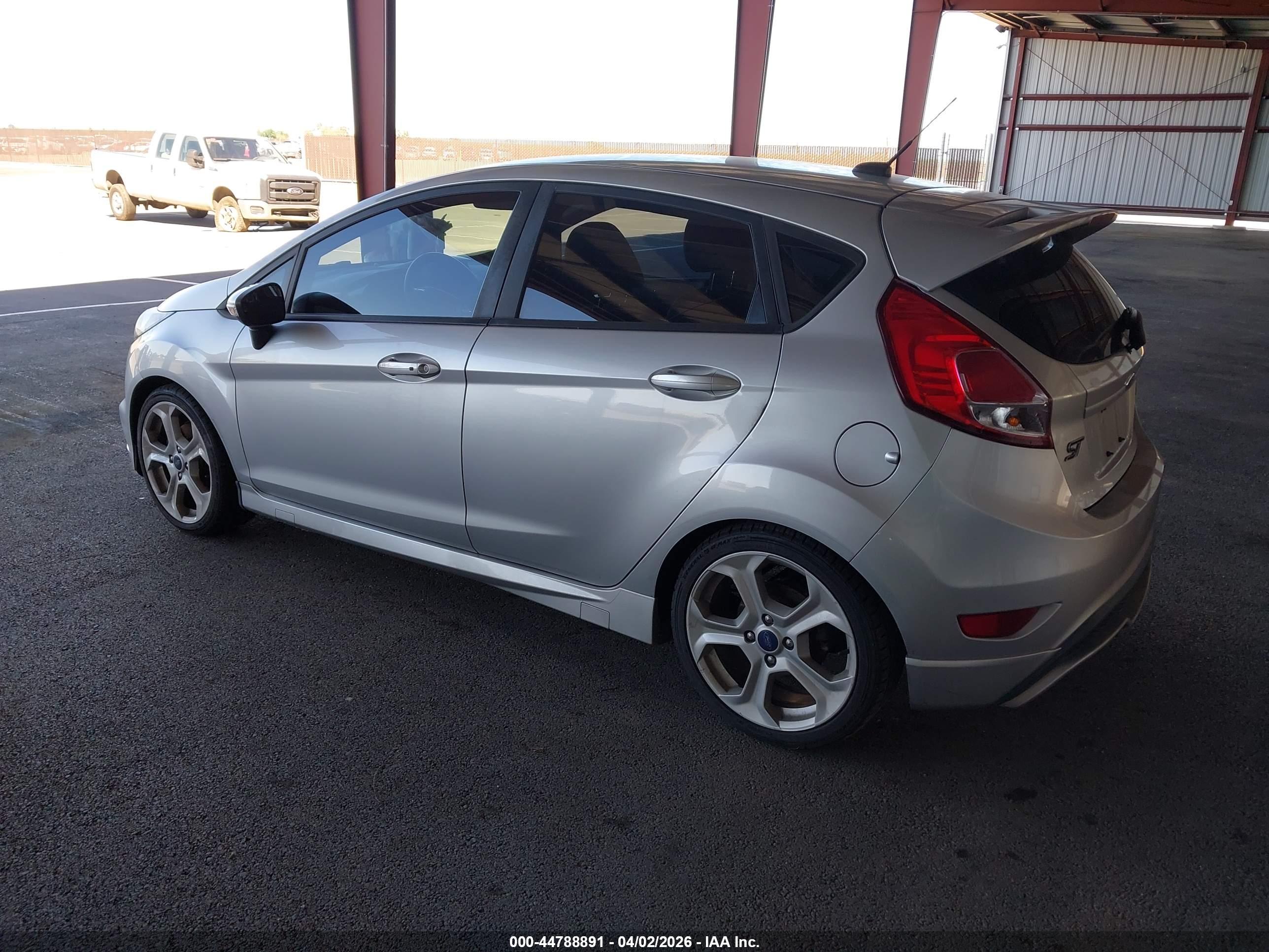 FORD FIESTA image 3