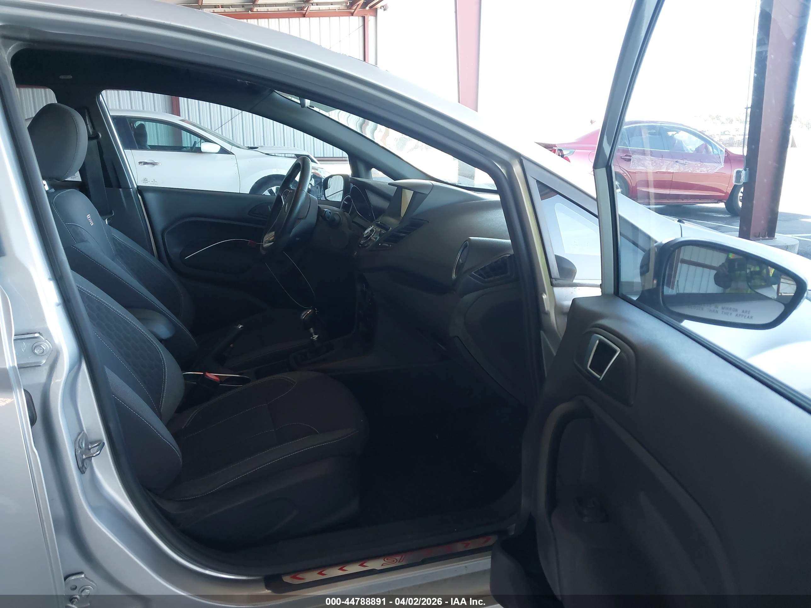 FORD FIESTA image 5
