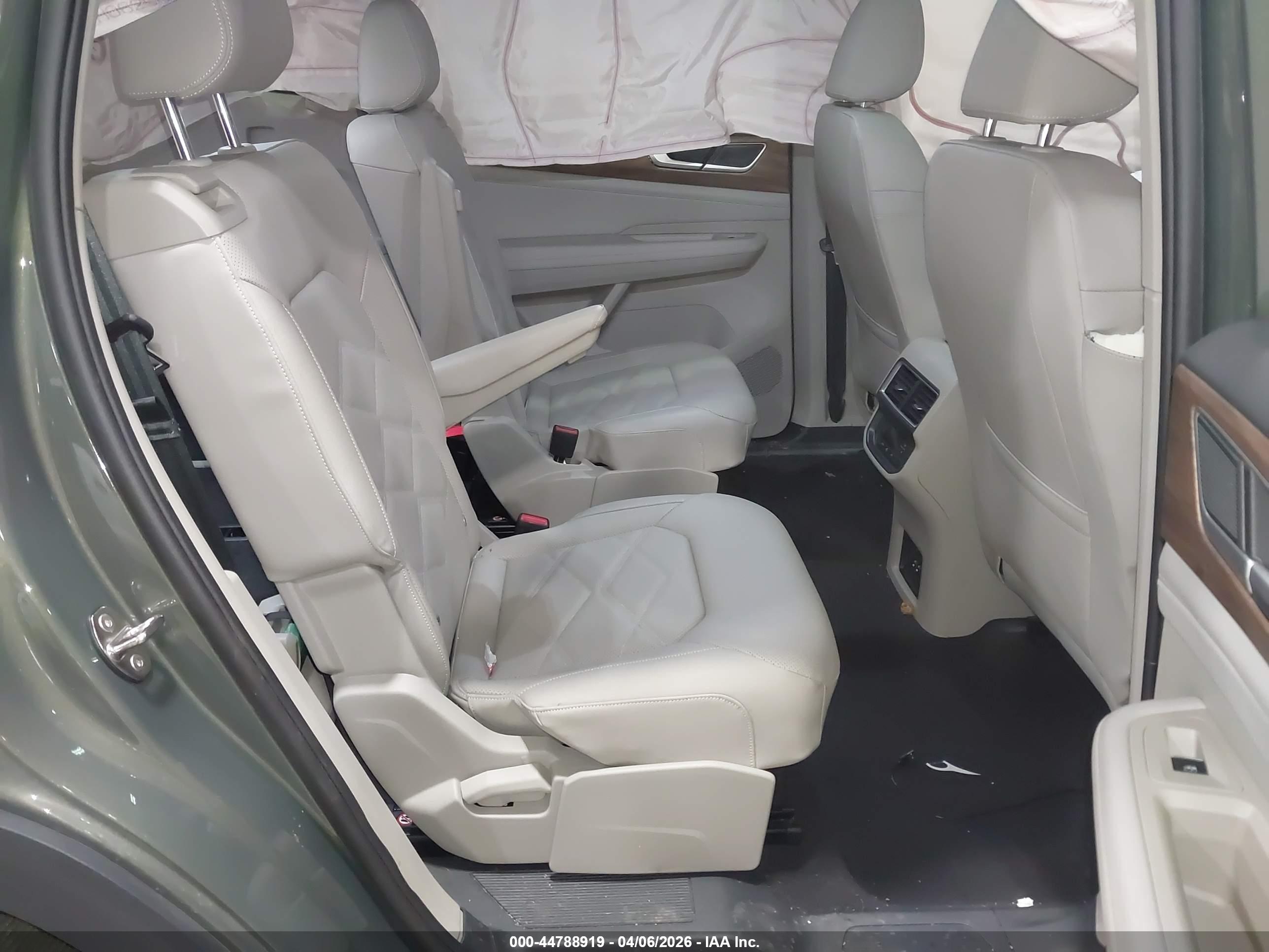 VOLKSWAGEN ATLAS image 8
