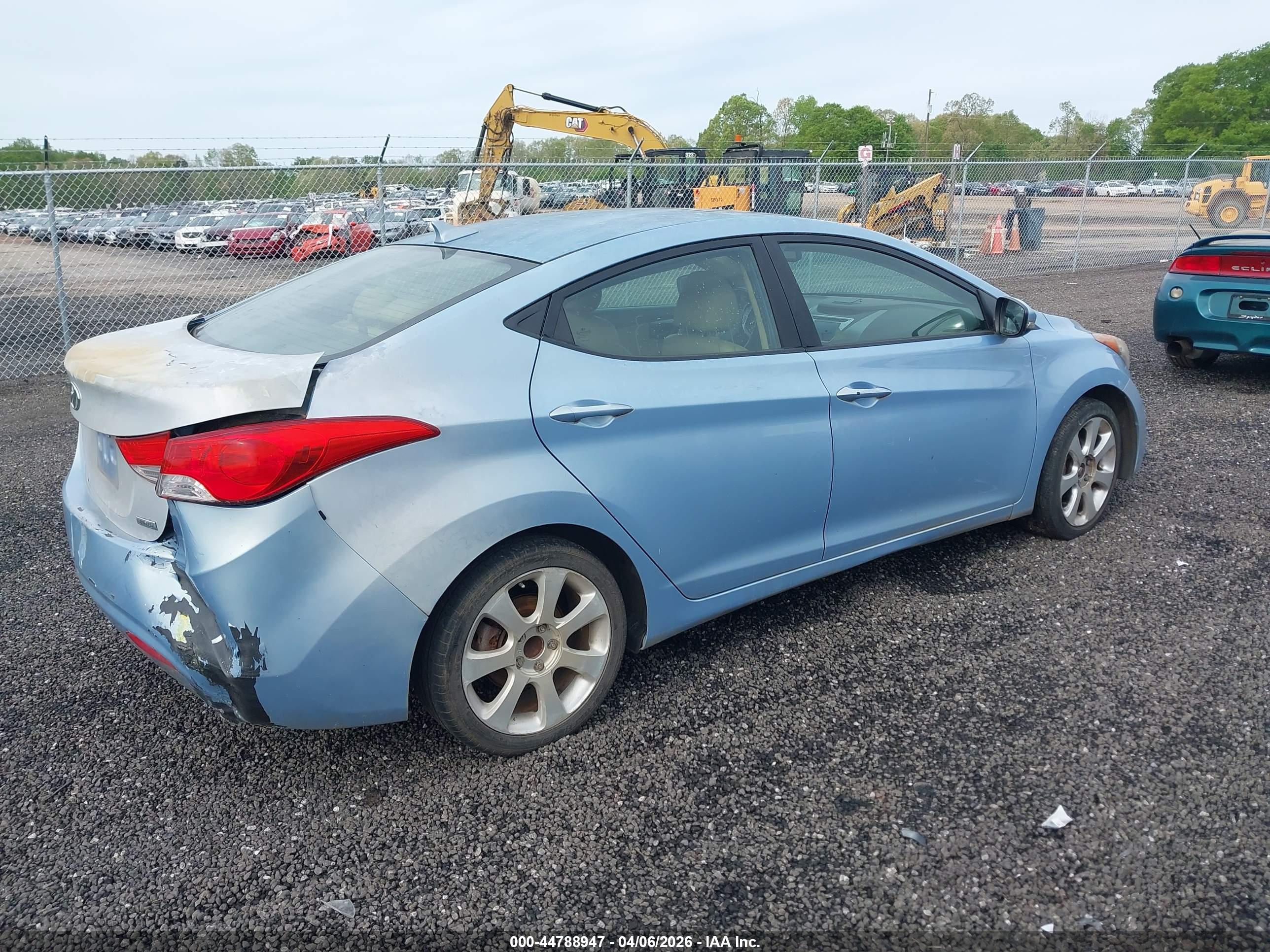 HYUNDAI ELANTRA image 4