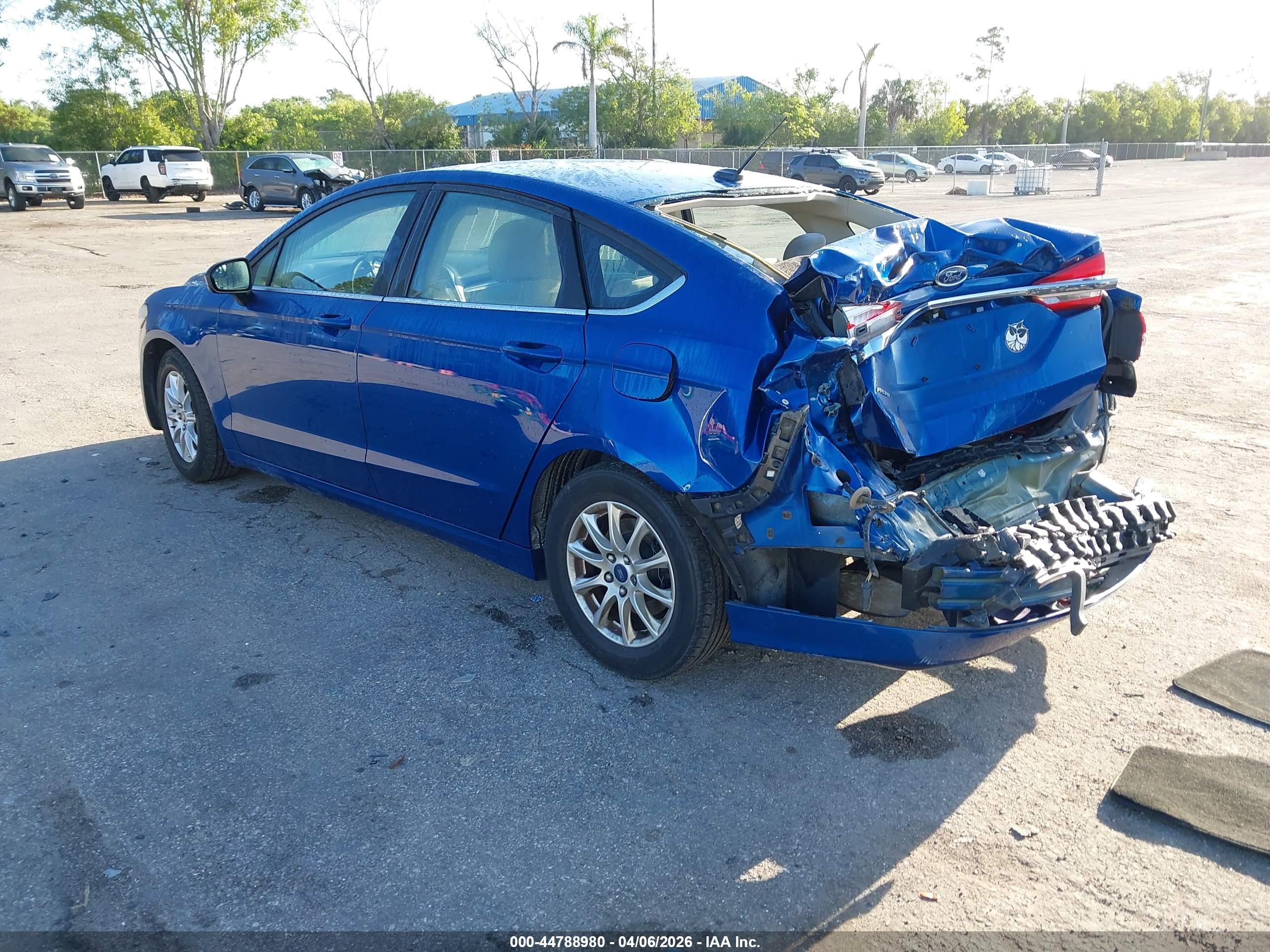 FORD FUSION image 3