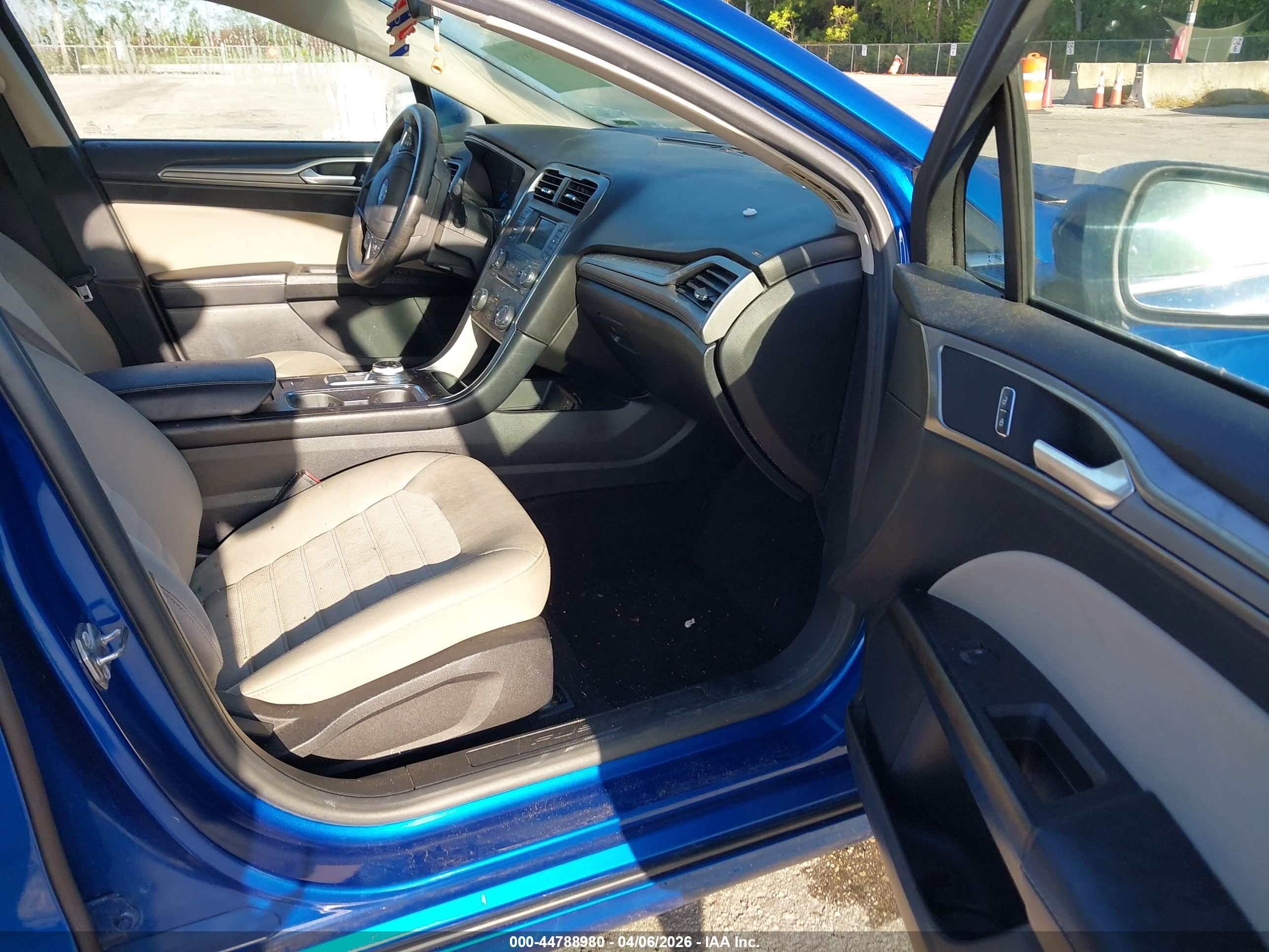 FORD FUSION image 5