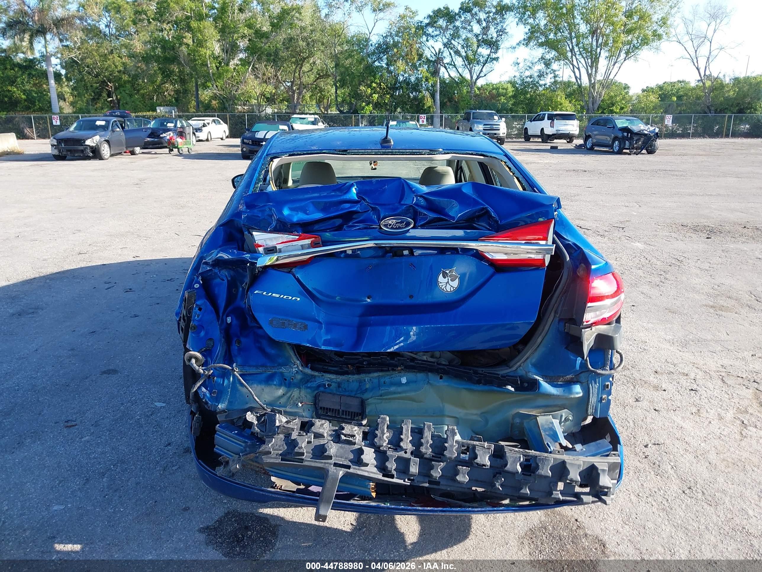 FORD FUSION image 6