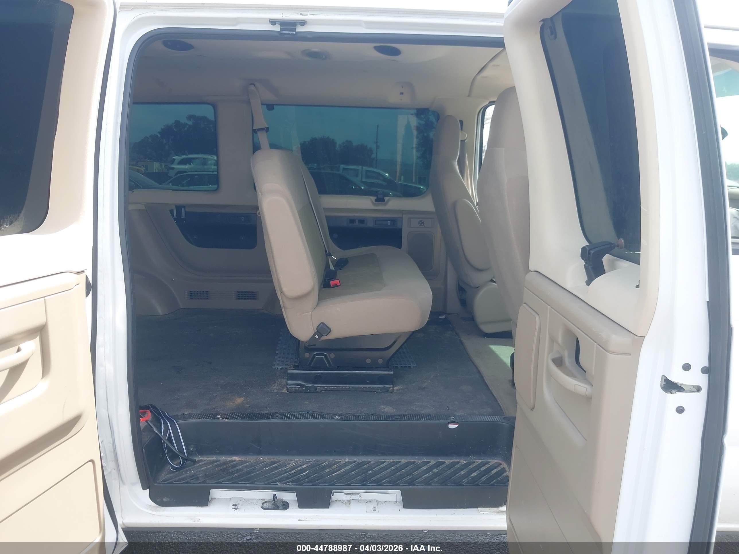 FORD E-350 image 8
