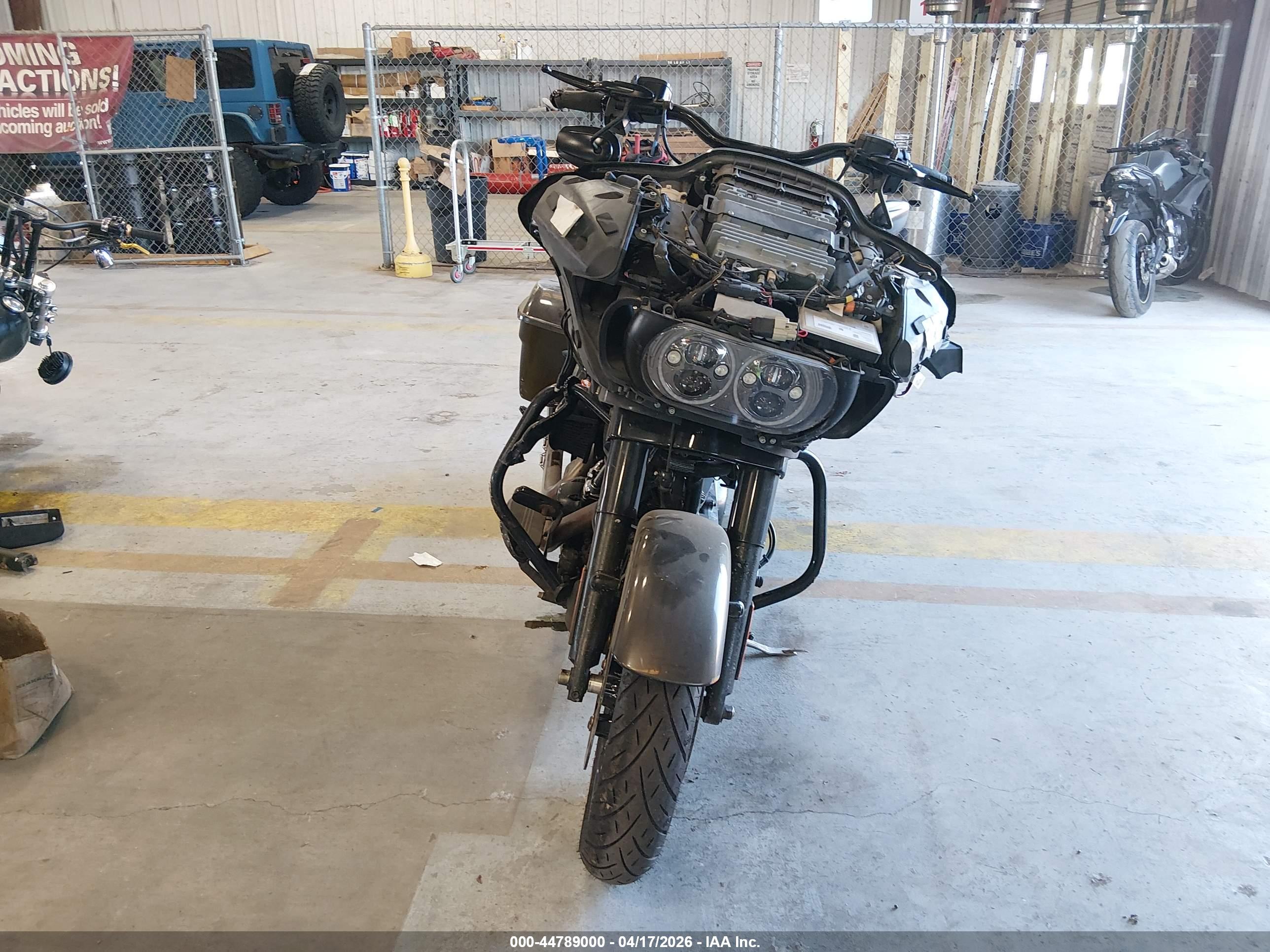 HARLEY-DAVIDSON FLTRXS image 5