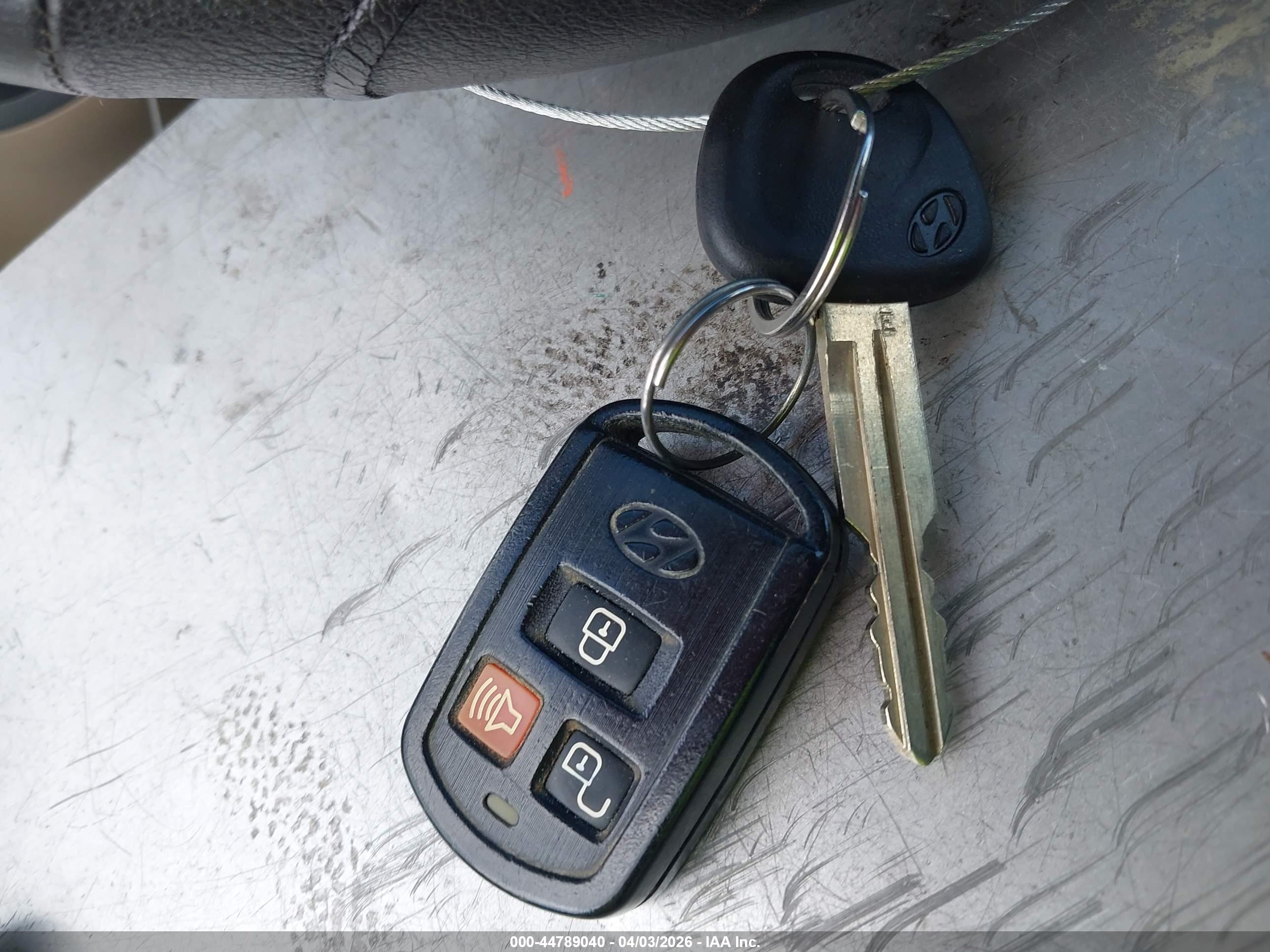 HYUNDAI SANTA image 11