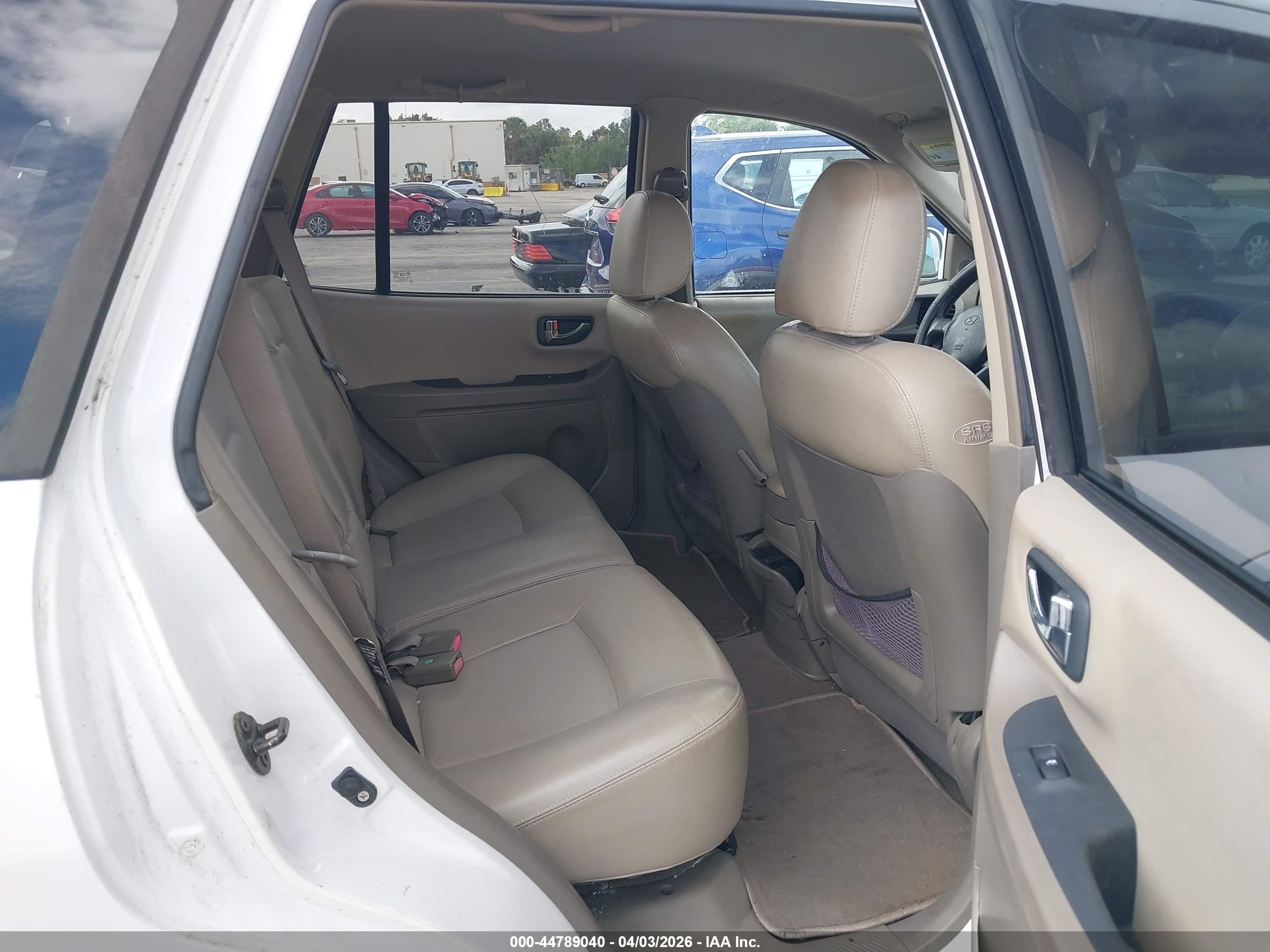 HYUNDAI SANTA image 8
