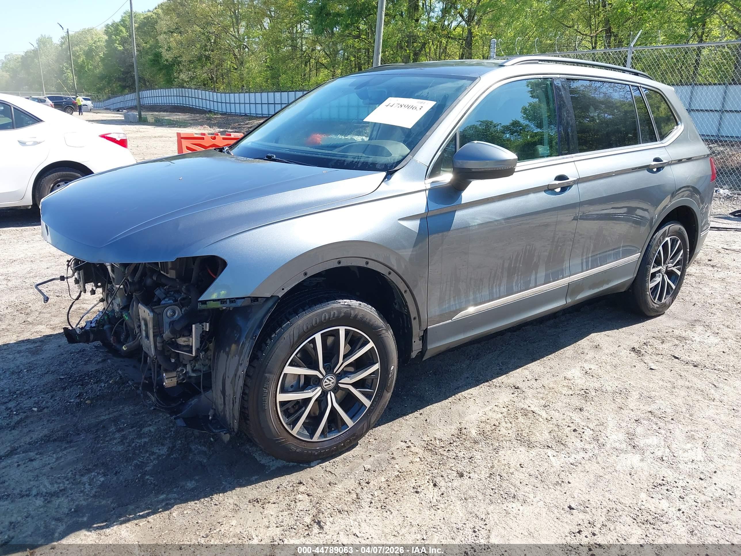 VOLKSWAGEN TIGUAN image 2