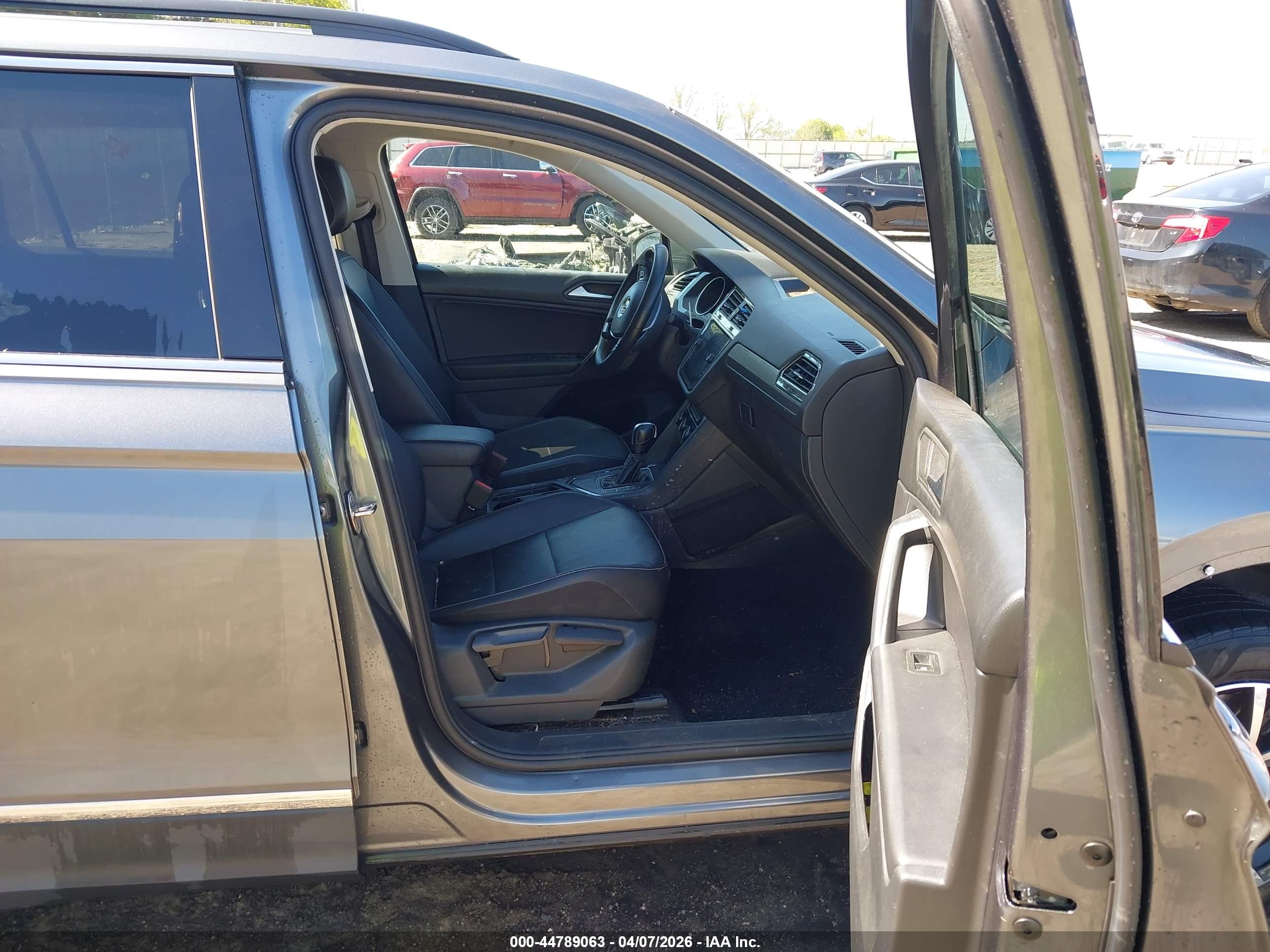 VOLKSWAGEN TIGUAN image 5
