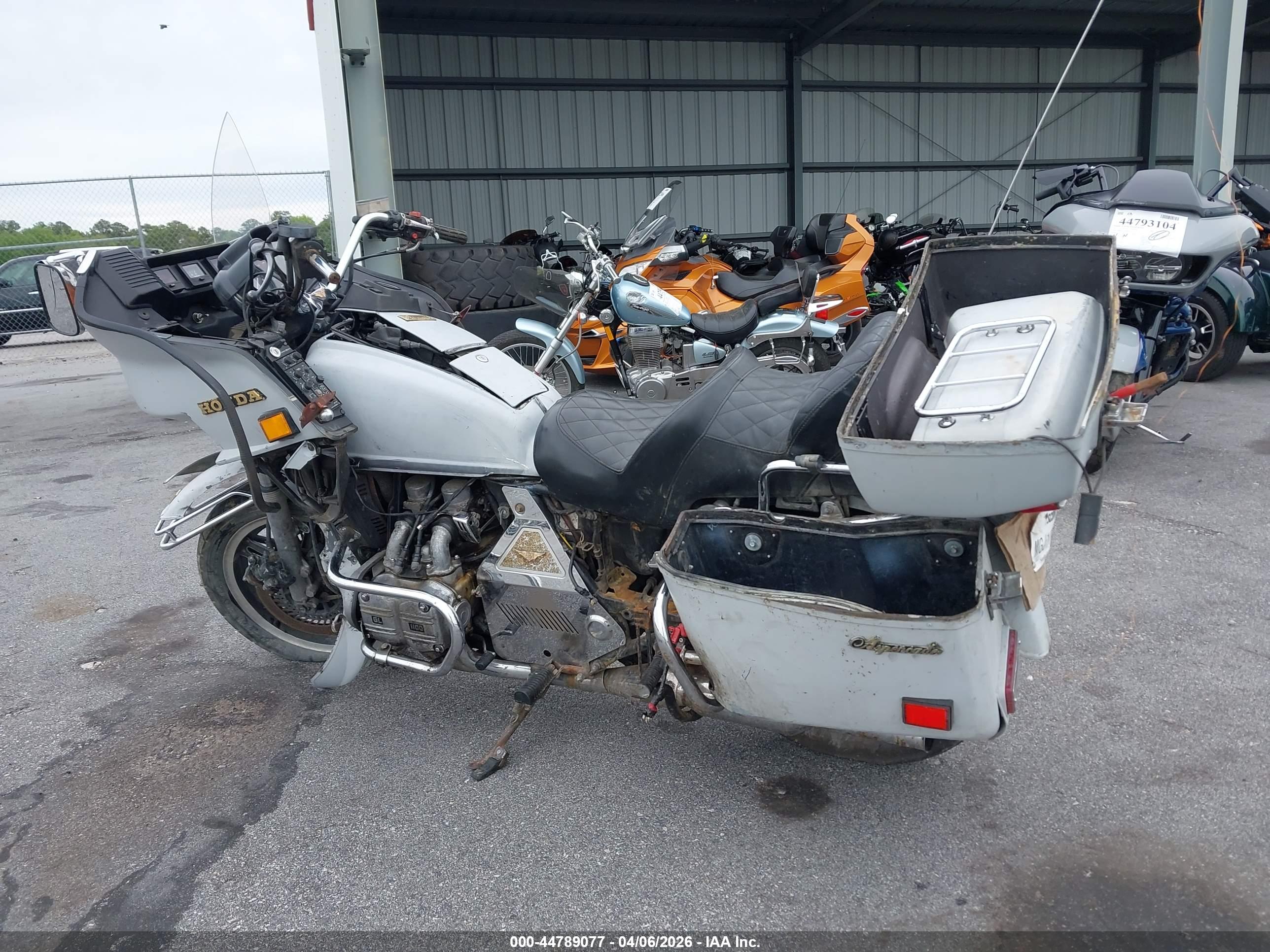 HONDA GL1100 image 3
