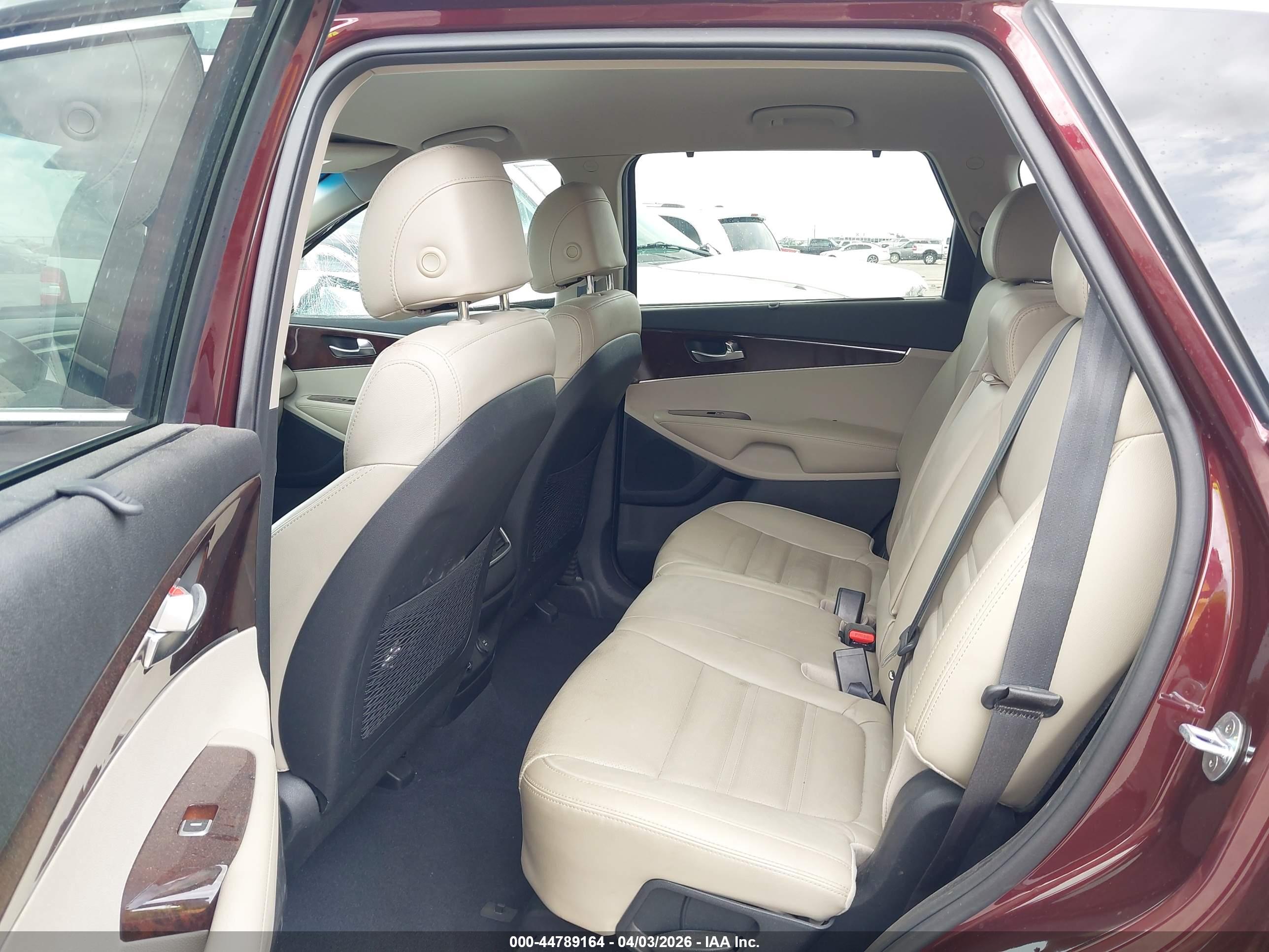 KIA SORENTO image 8