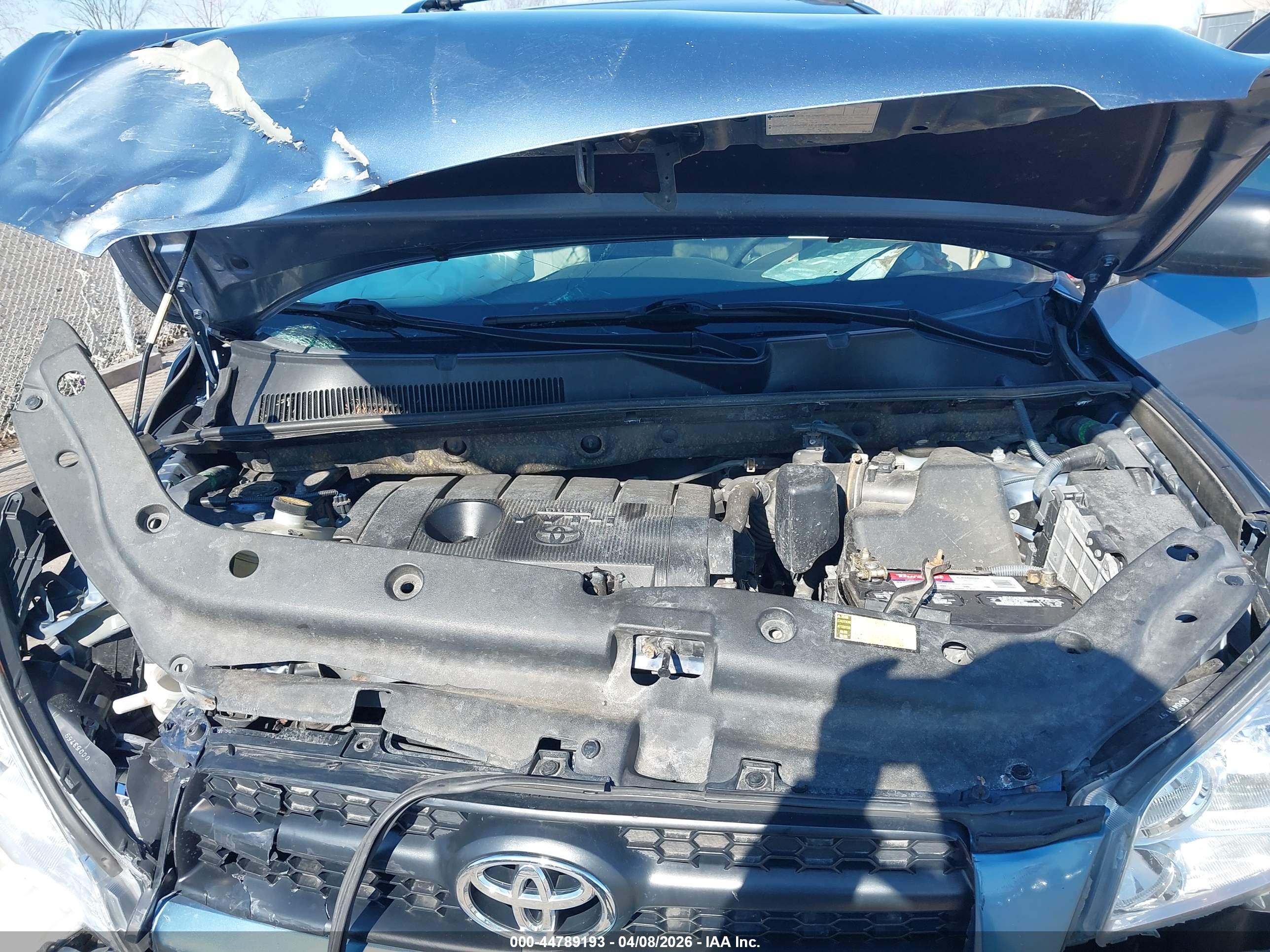TOYOTA RAV4 image 10