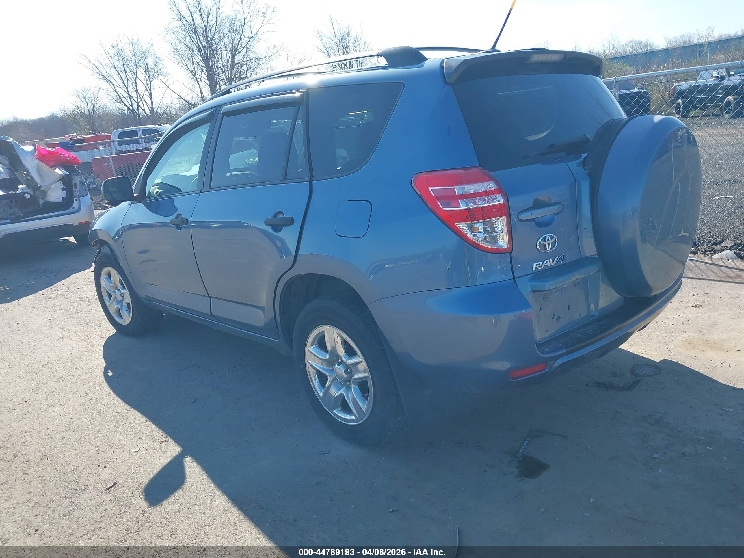 TOYOTA RAV4 image 3