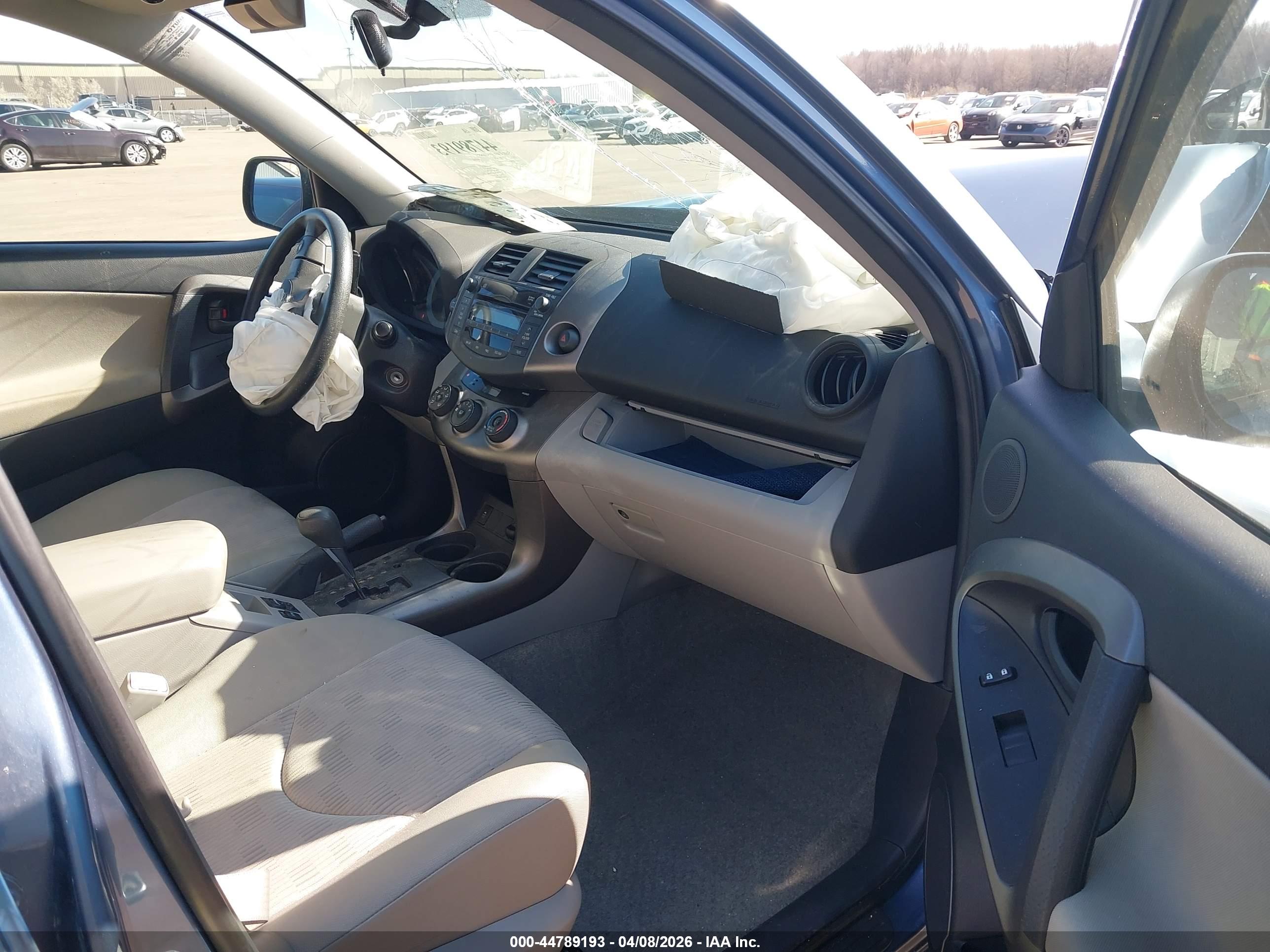 TOYOTA RAV4 image 5