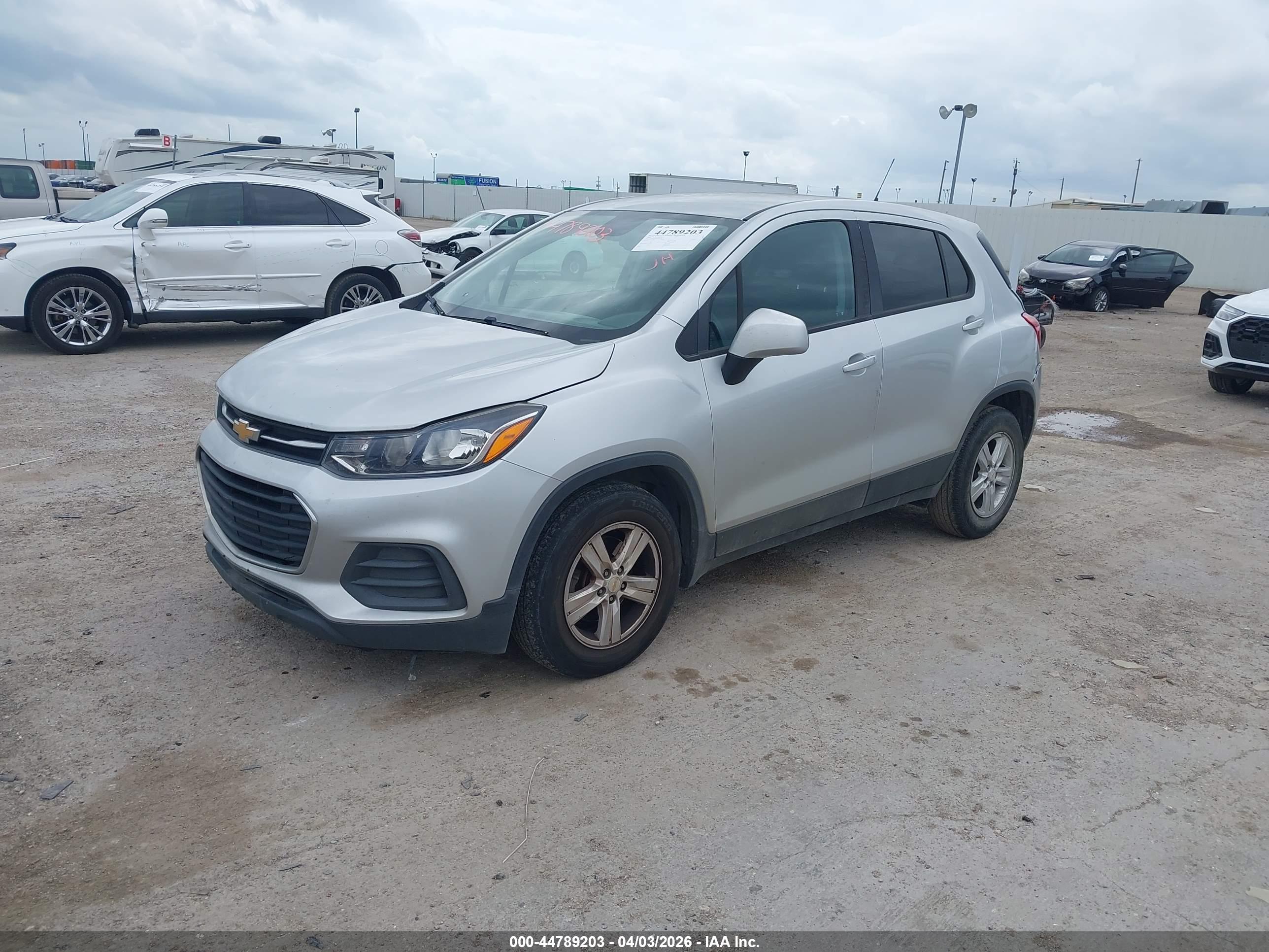 CHEVROLET TRAX image 2