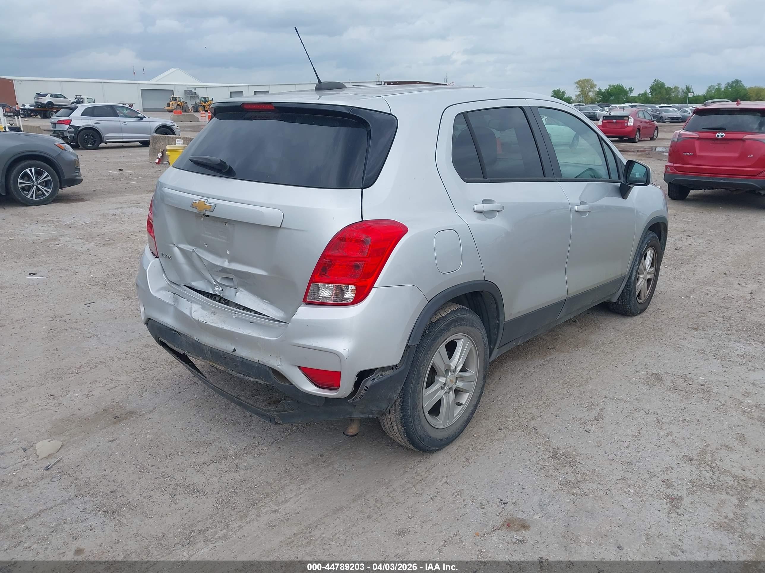 CHEVROLET TRAX image 4