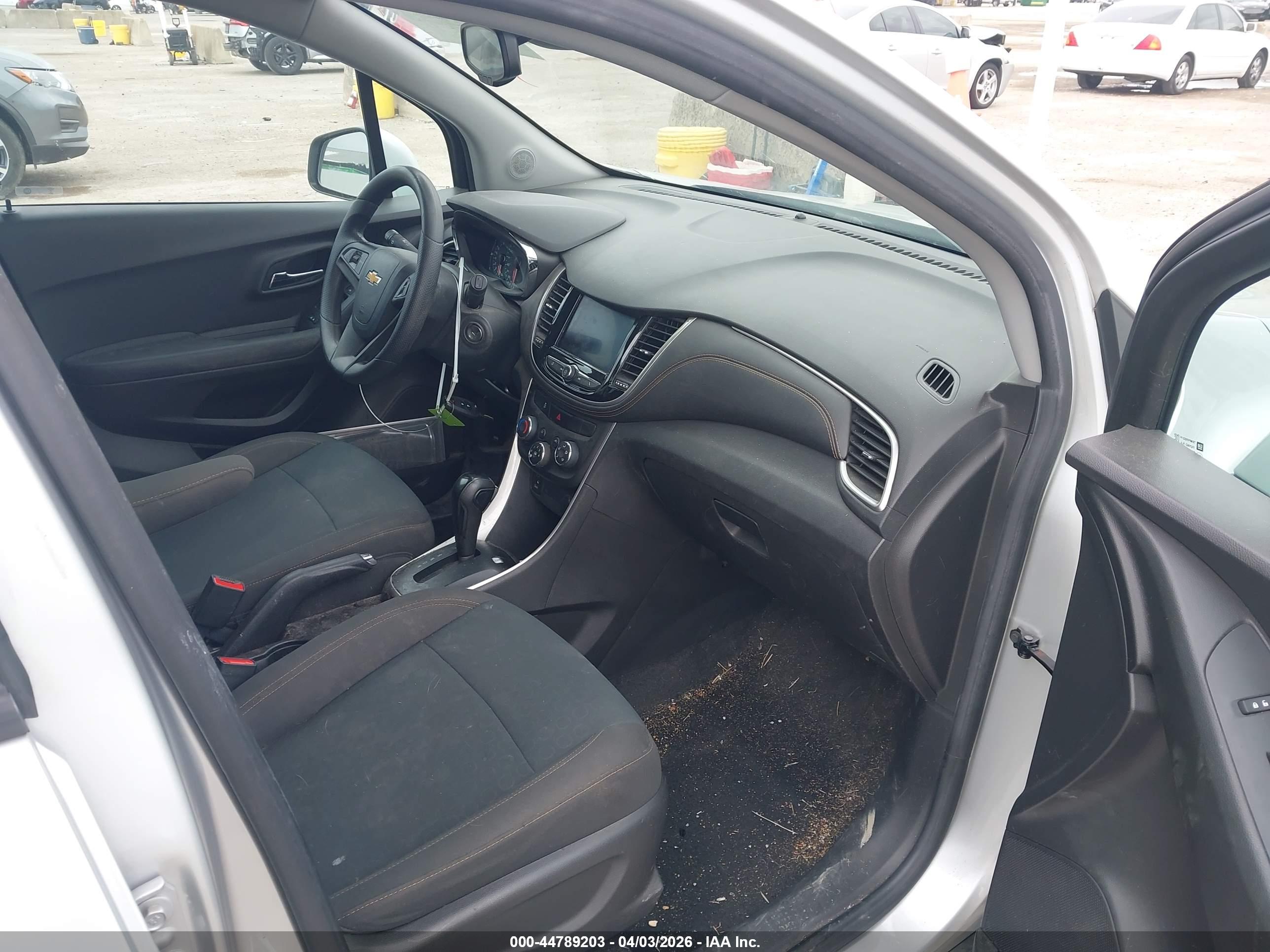 CHEVROLET TRAX image 5