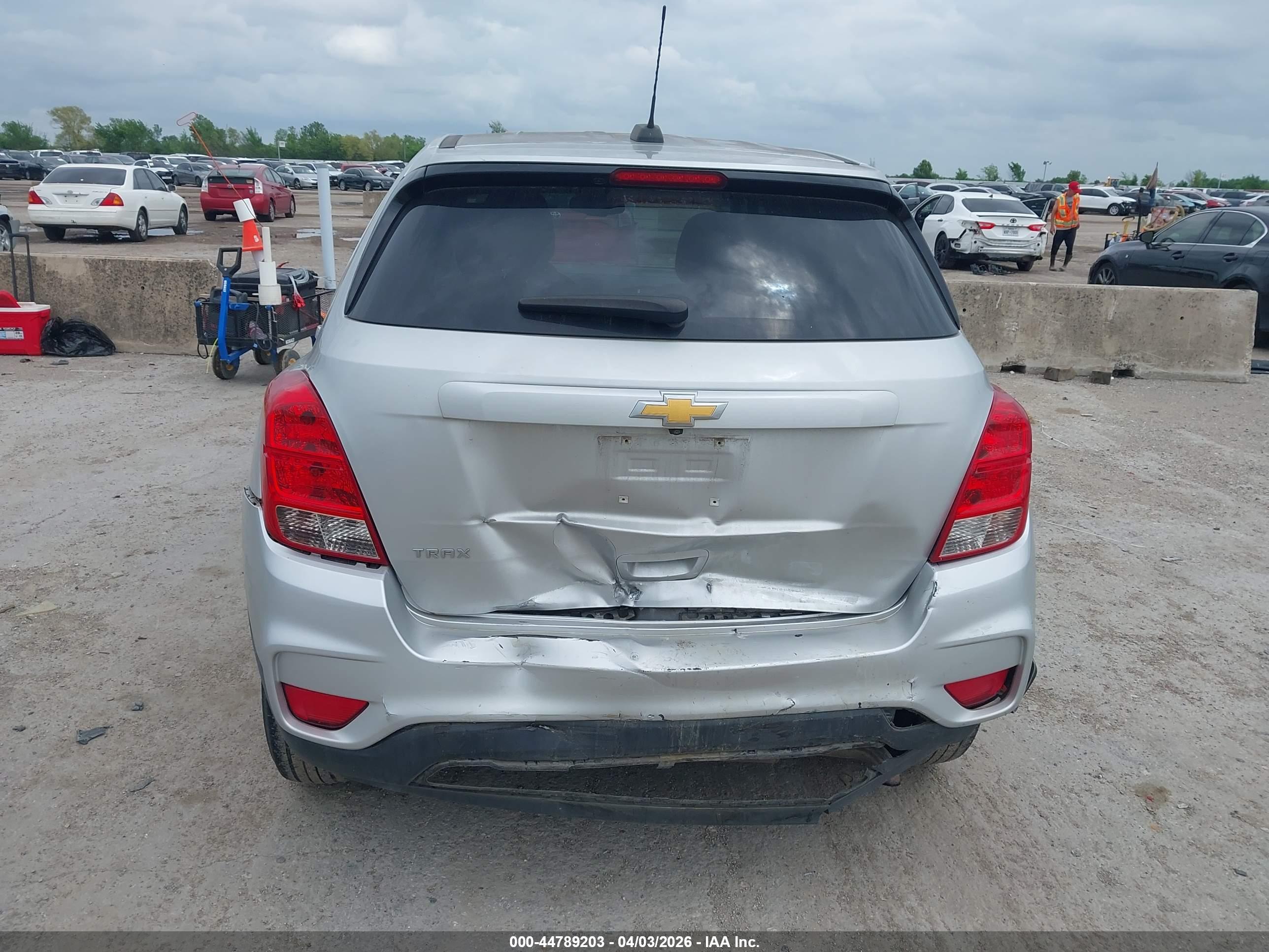 CHEVROLET TRAX image 6