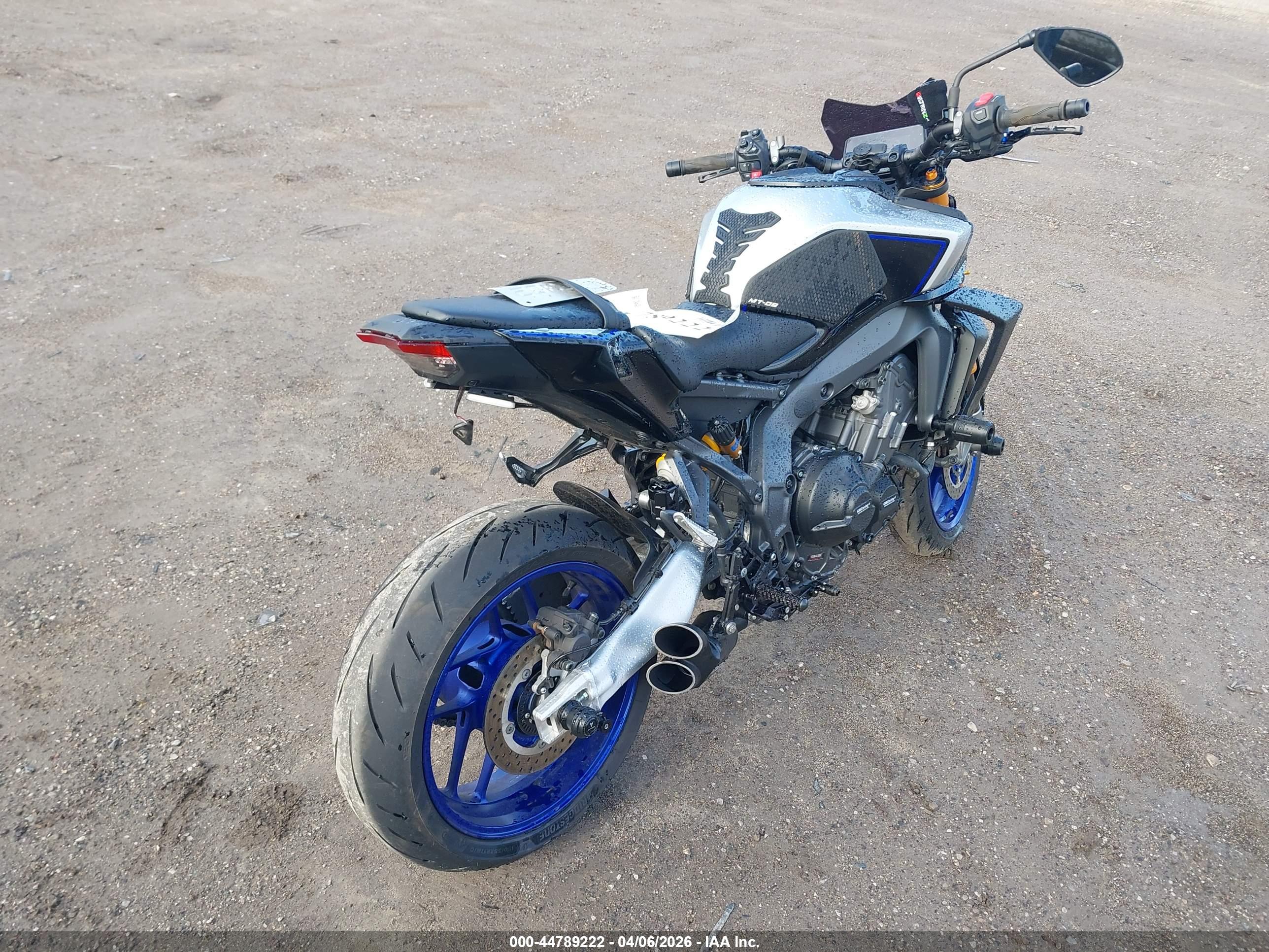 YAMAHA MT09 image 4