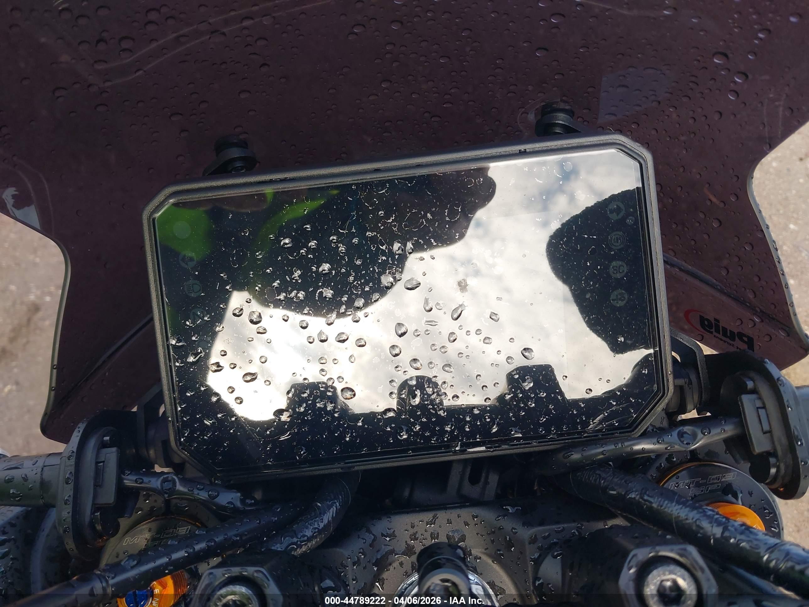 YAMAHA MT09 image 7