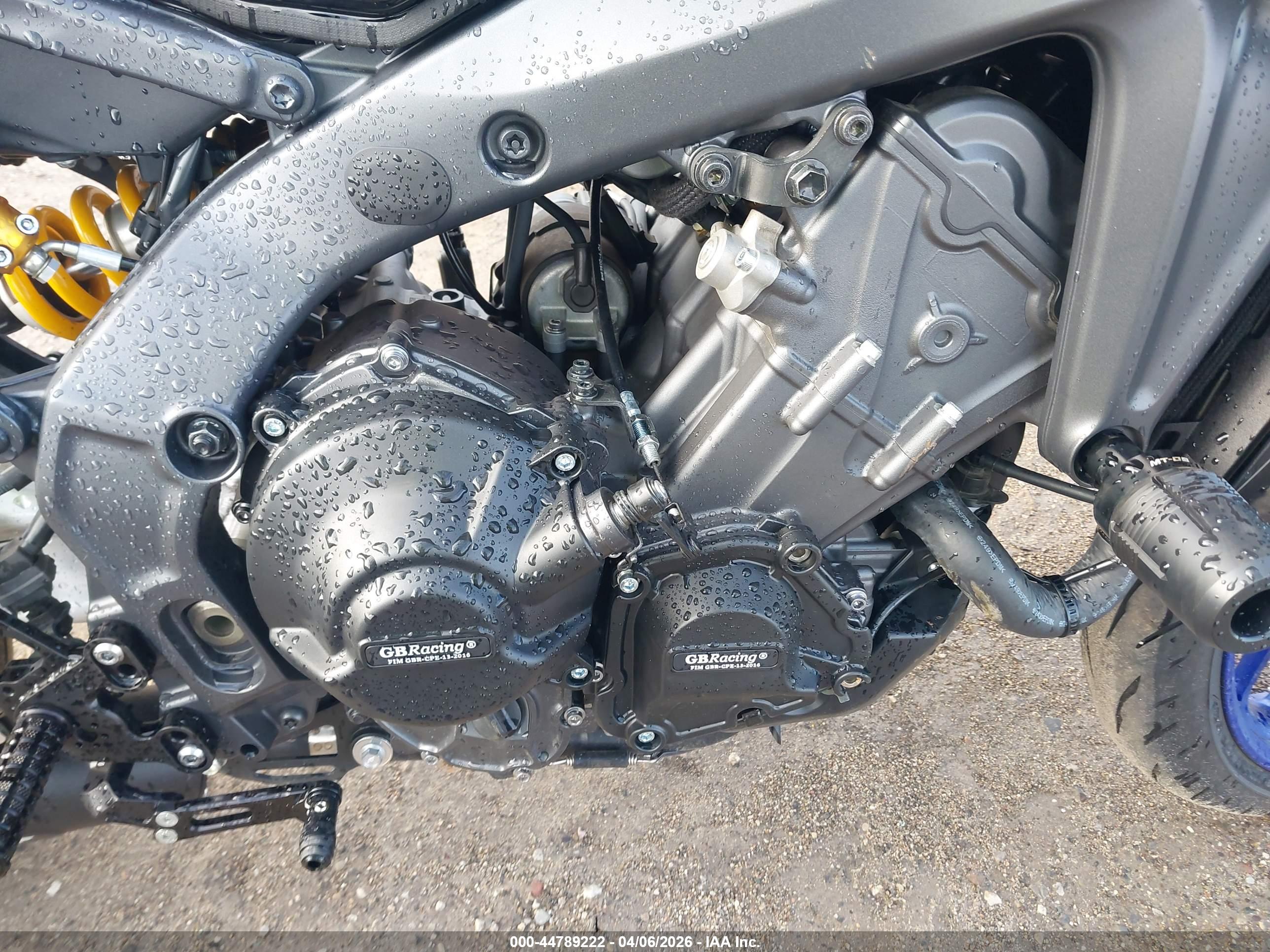 YAMAHA MT09 image 8