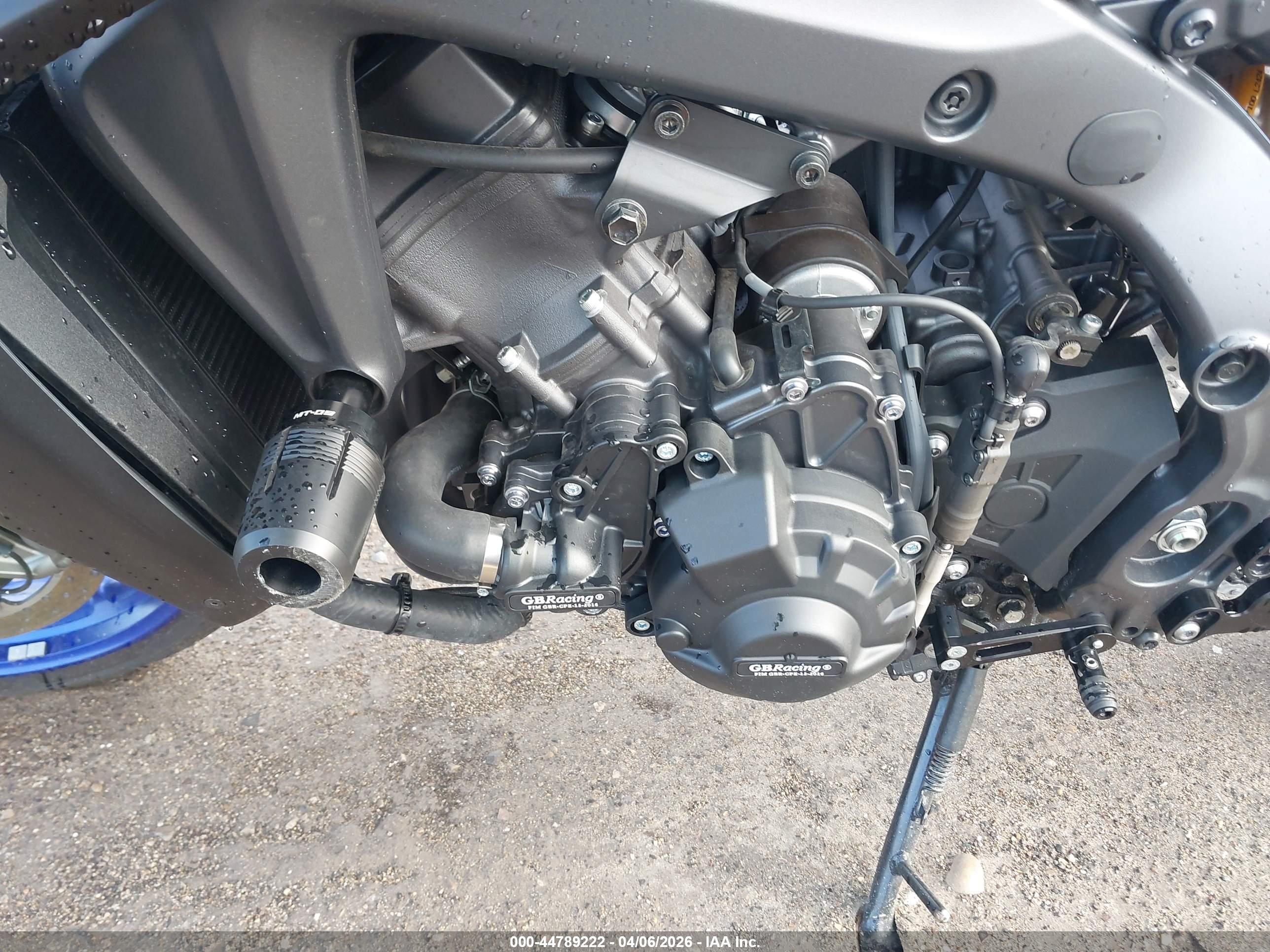 YAMAHA MT09 image 9