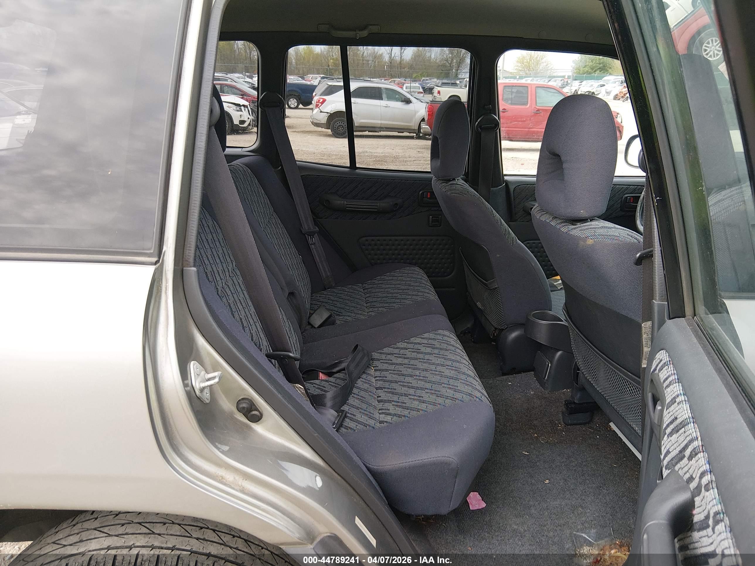 TOYOTA RAV4 image 8