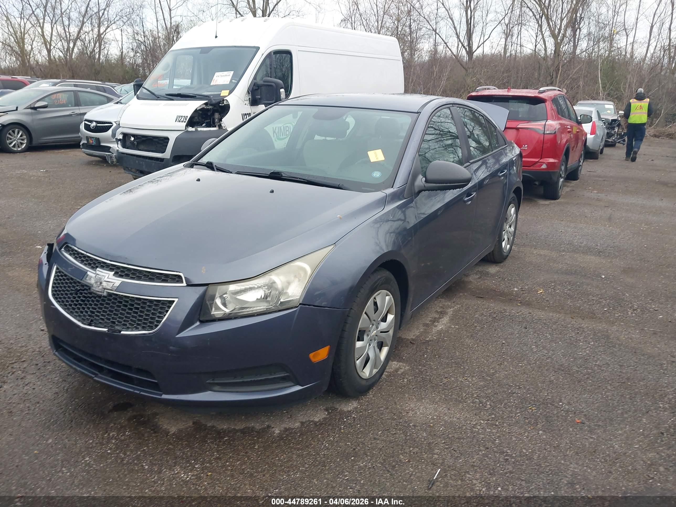 CHEVROLET CRUZE image 2