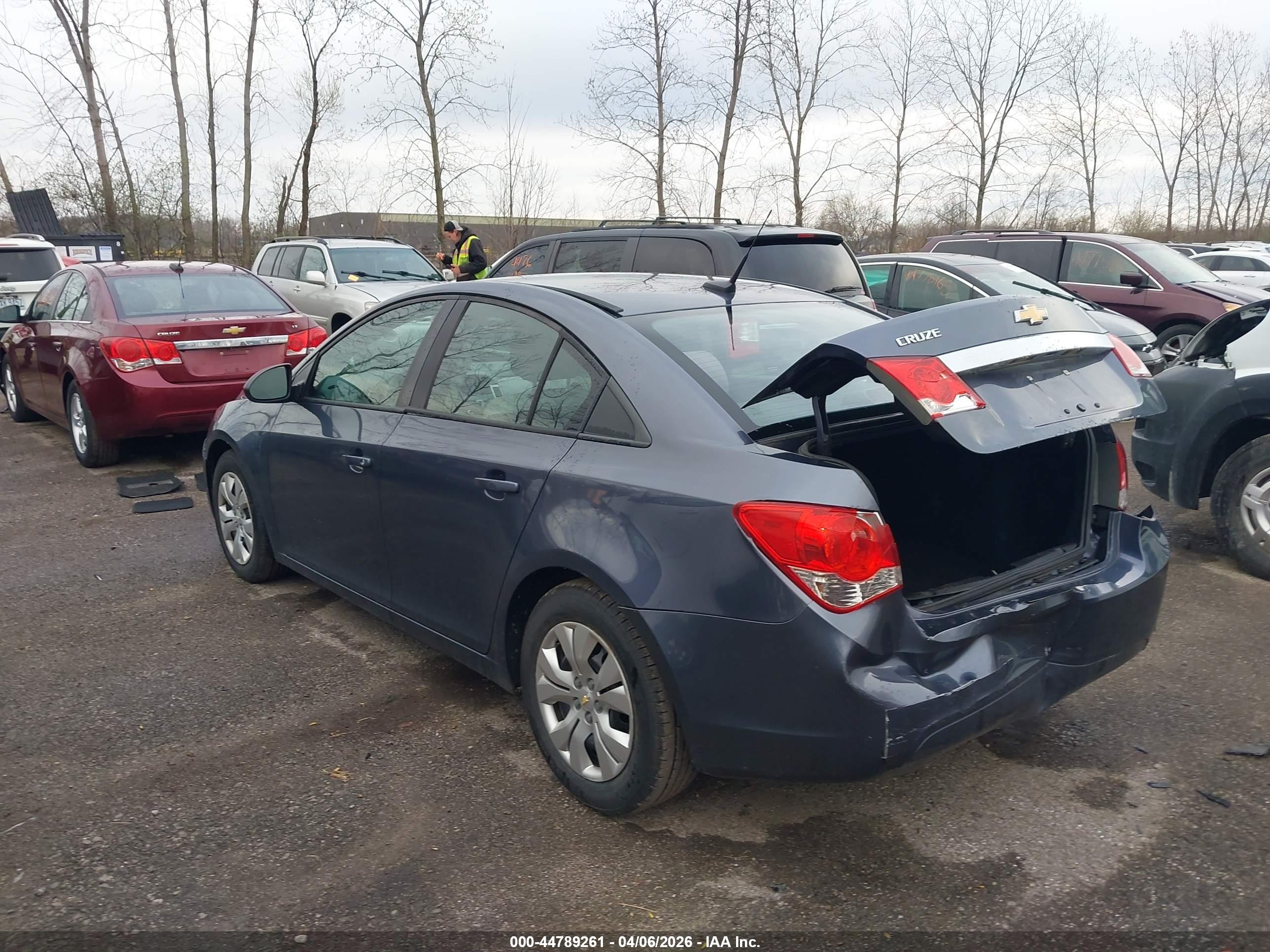 CHEVROLET CRUZE image 3