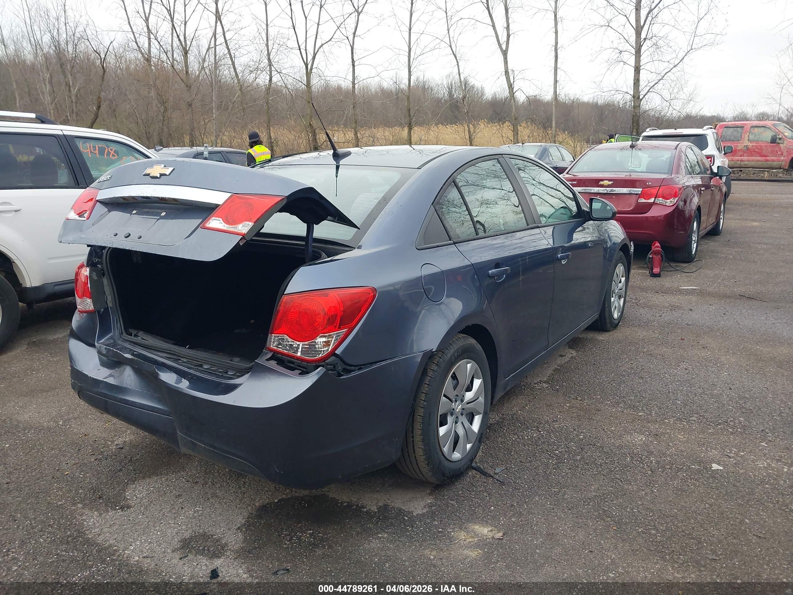 CHEVROLET CRUZE image 4