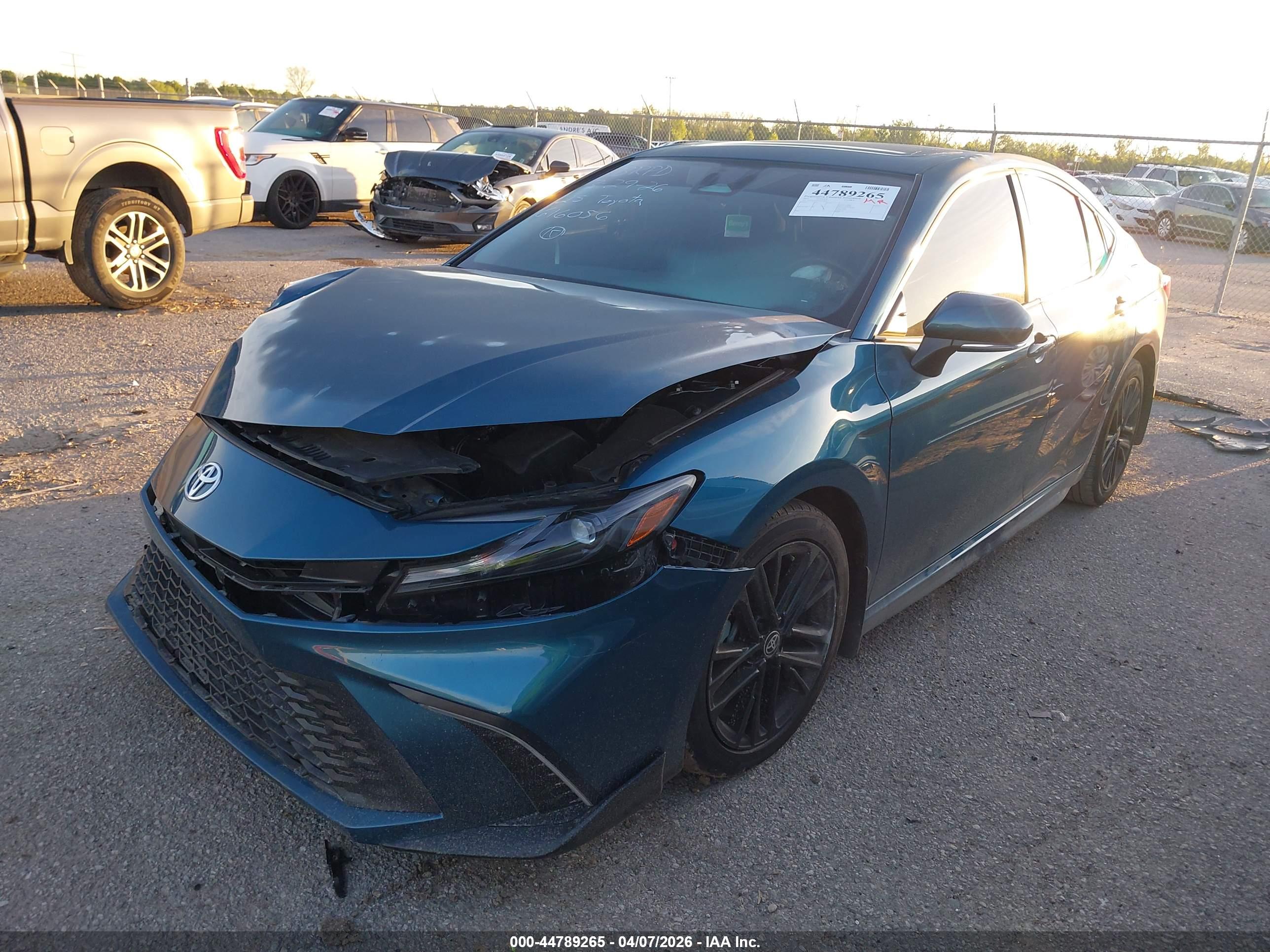 TOYOTA CAMRY image 2
