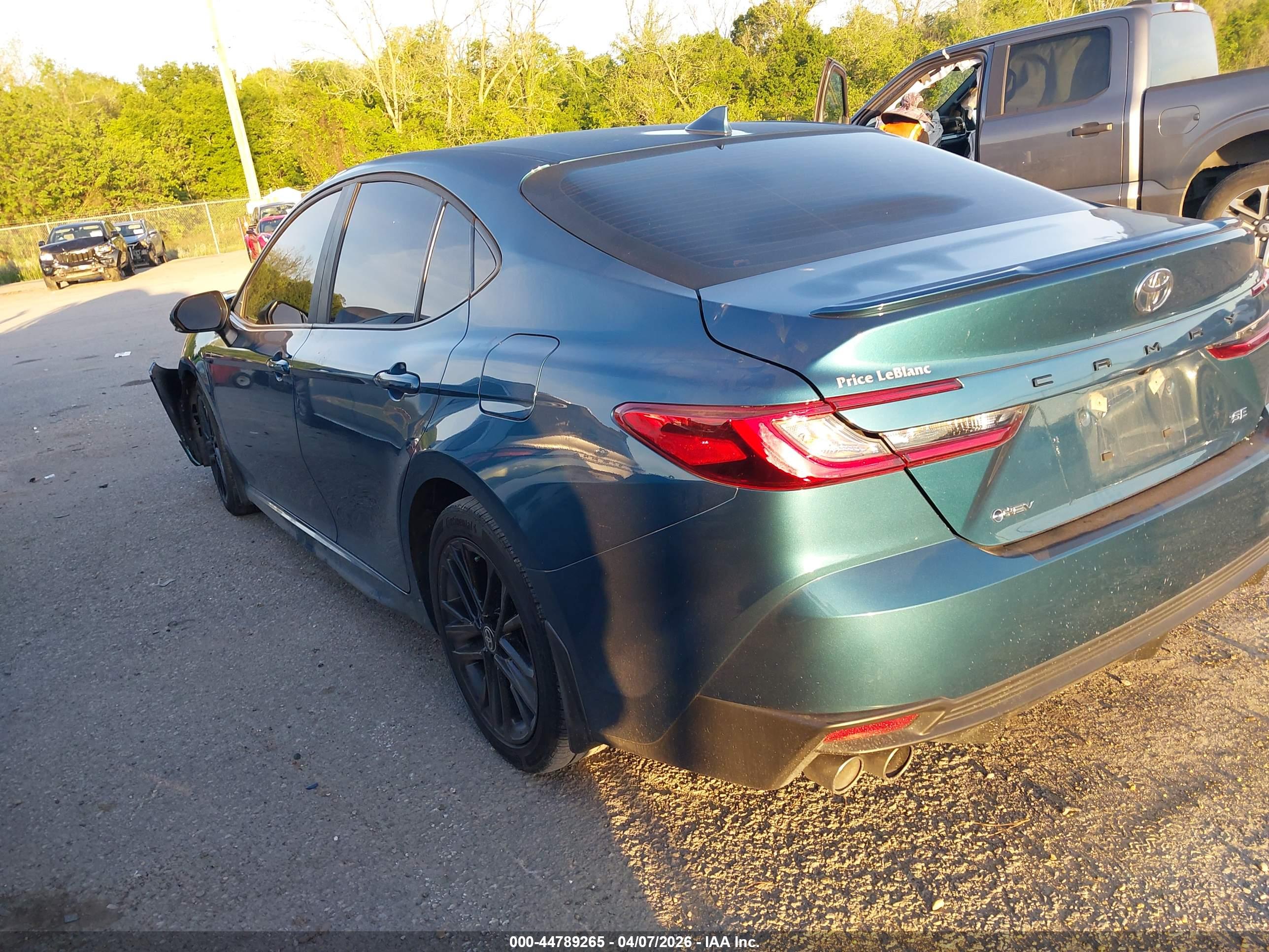 TOYOTA CAMRY image 3
