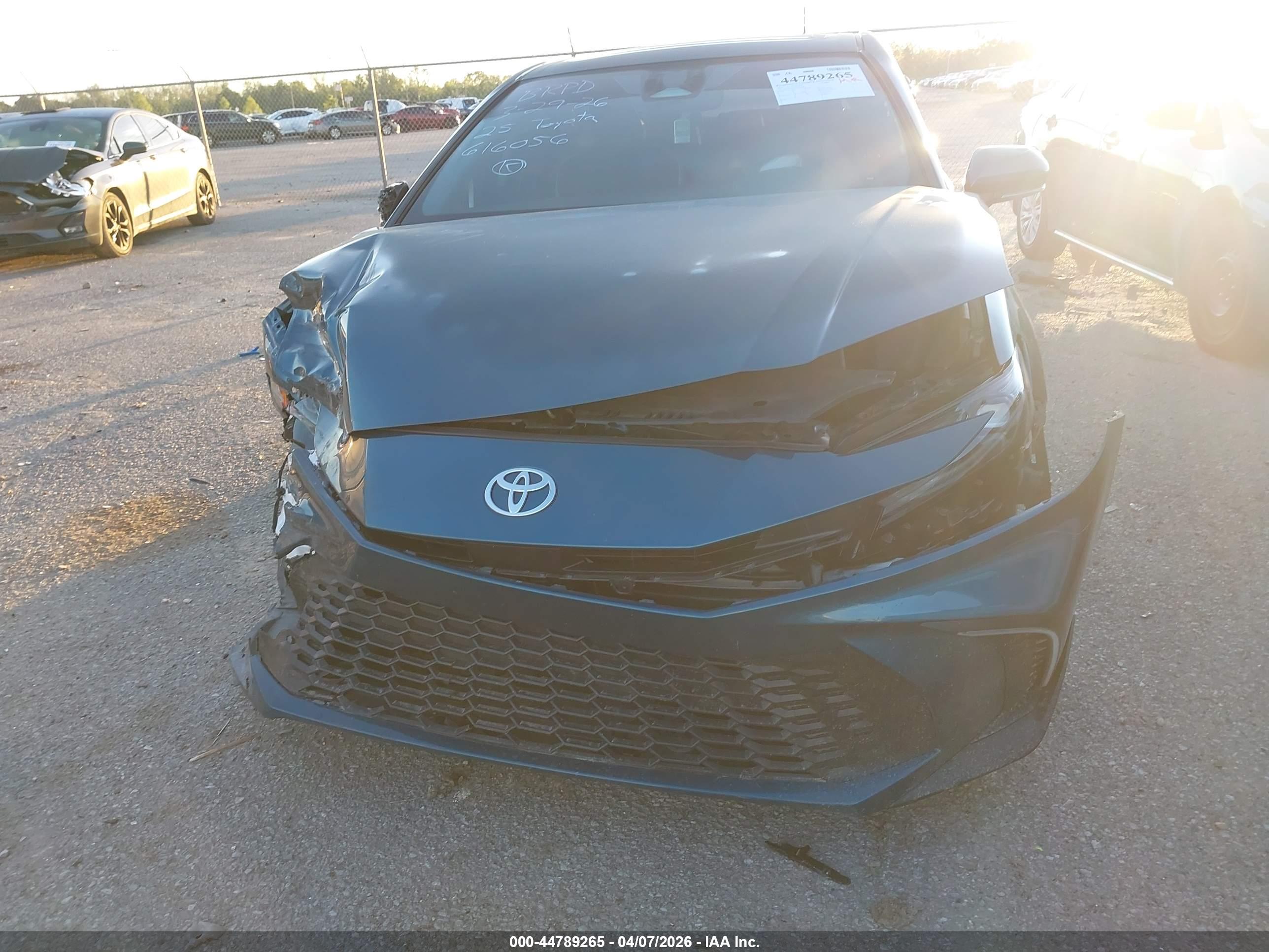 TOYOTA CAMRY image 6