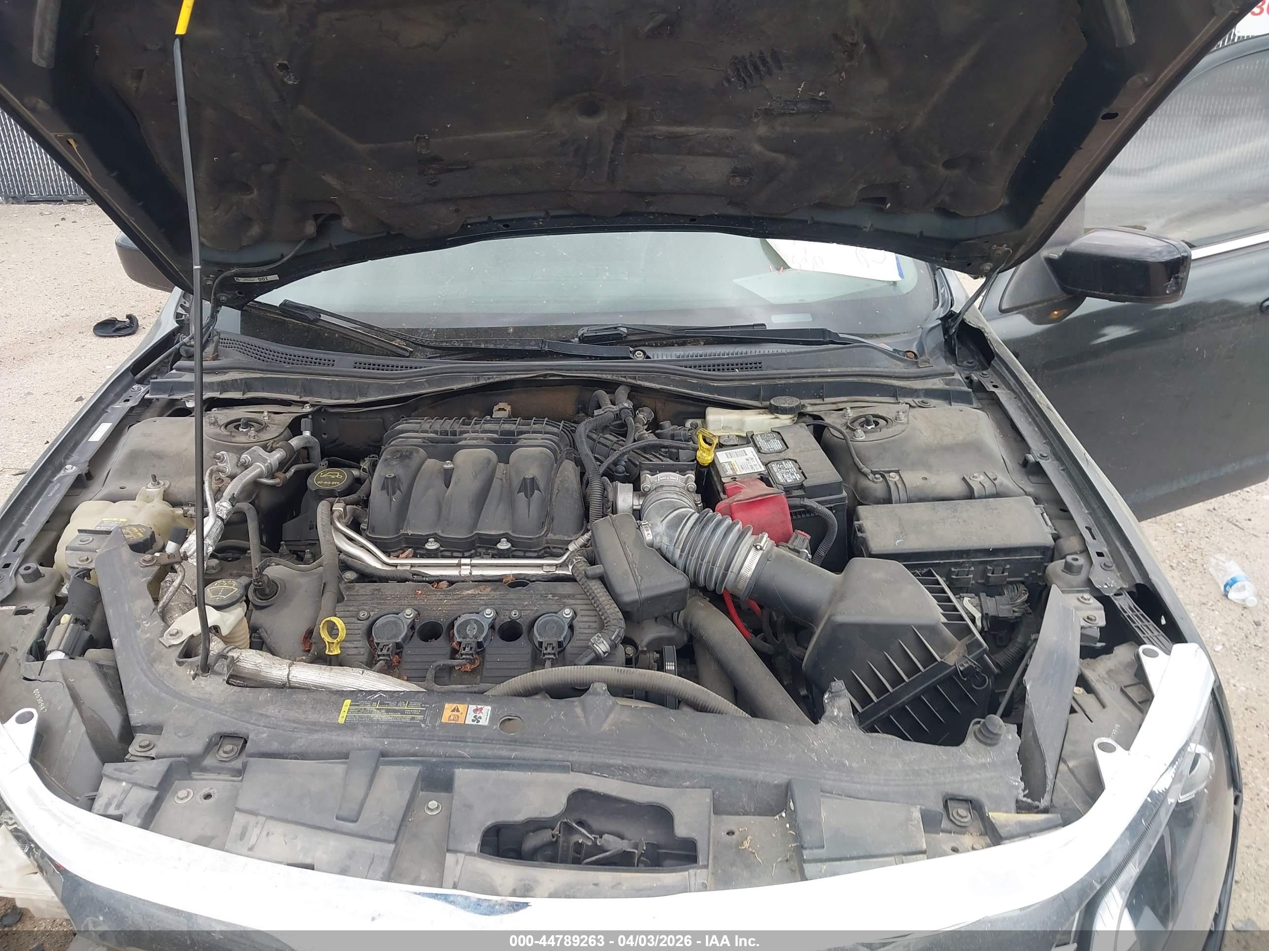 FORD FUSION image 10
