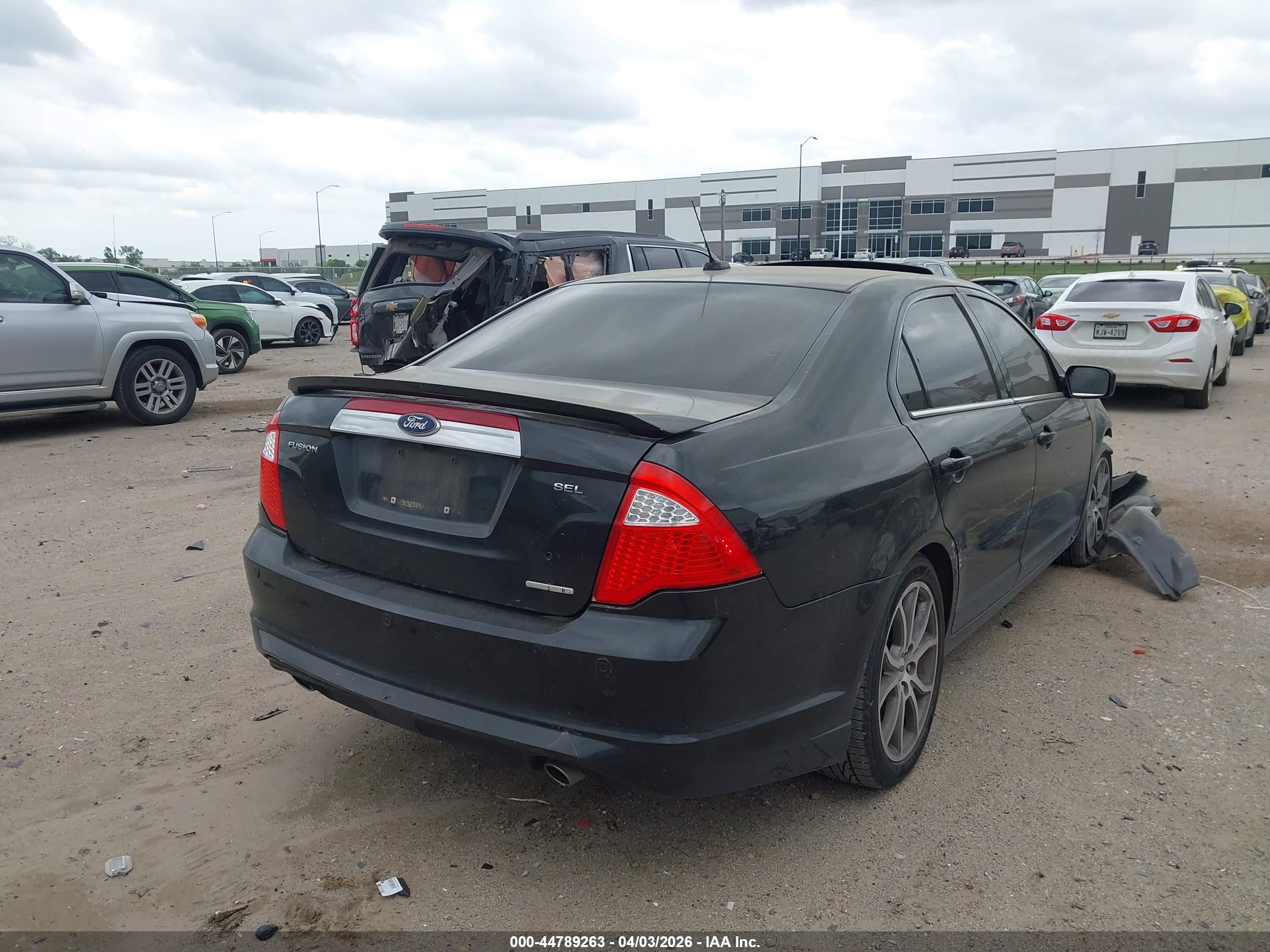 FORD FUSION image 4