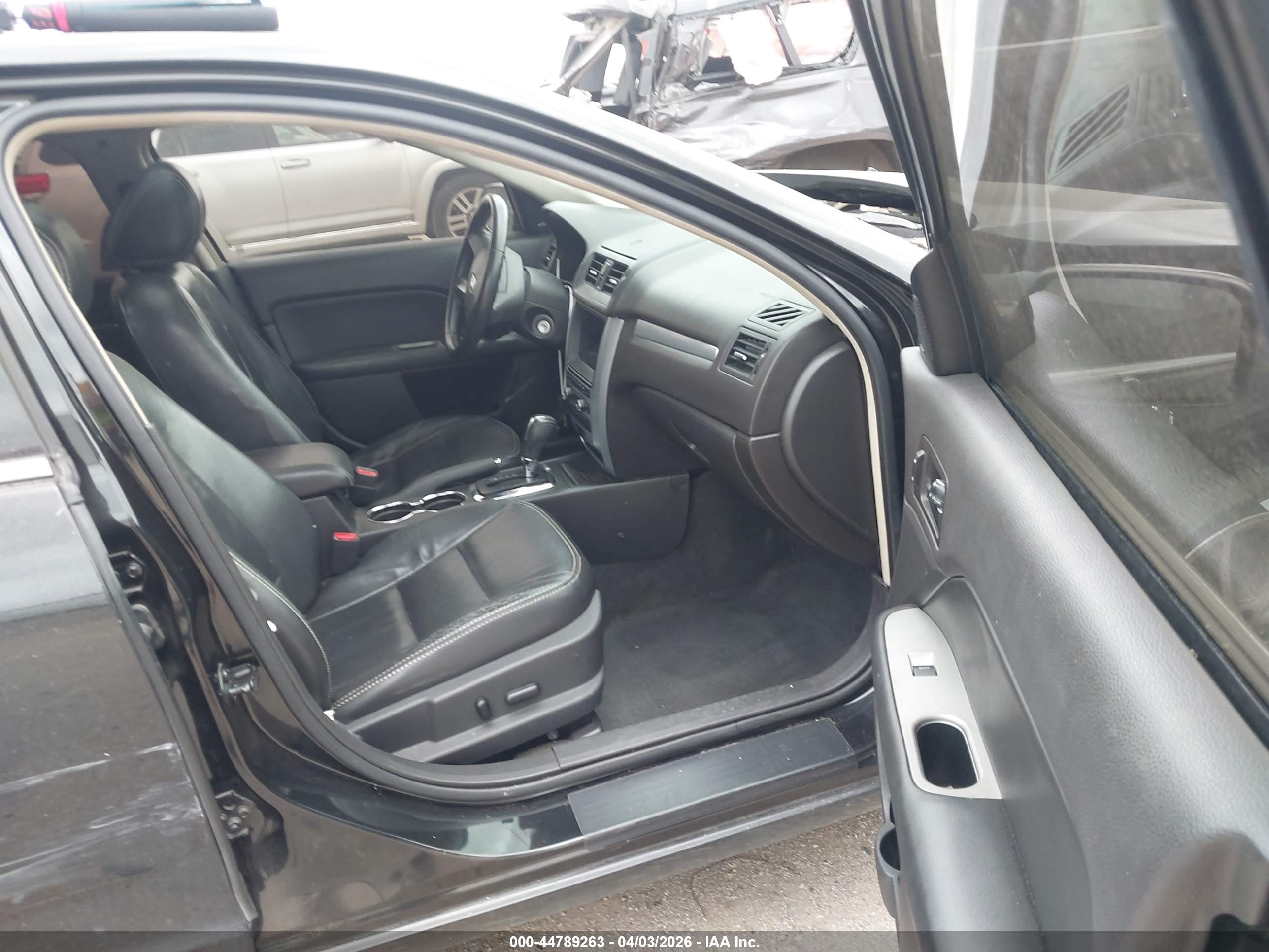 FORD FUSION image 5