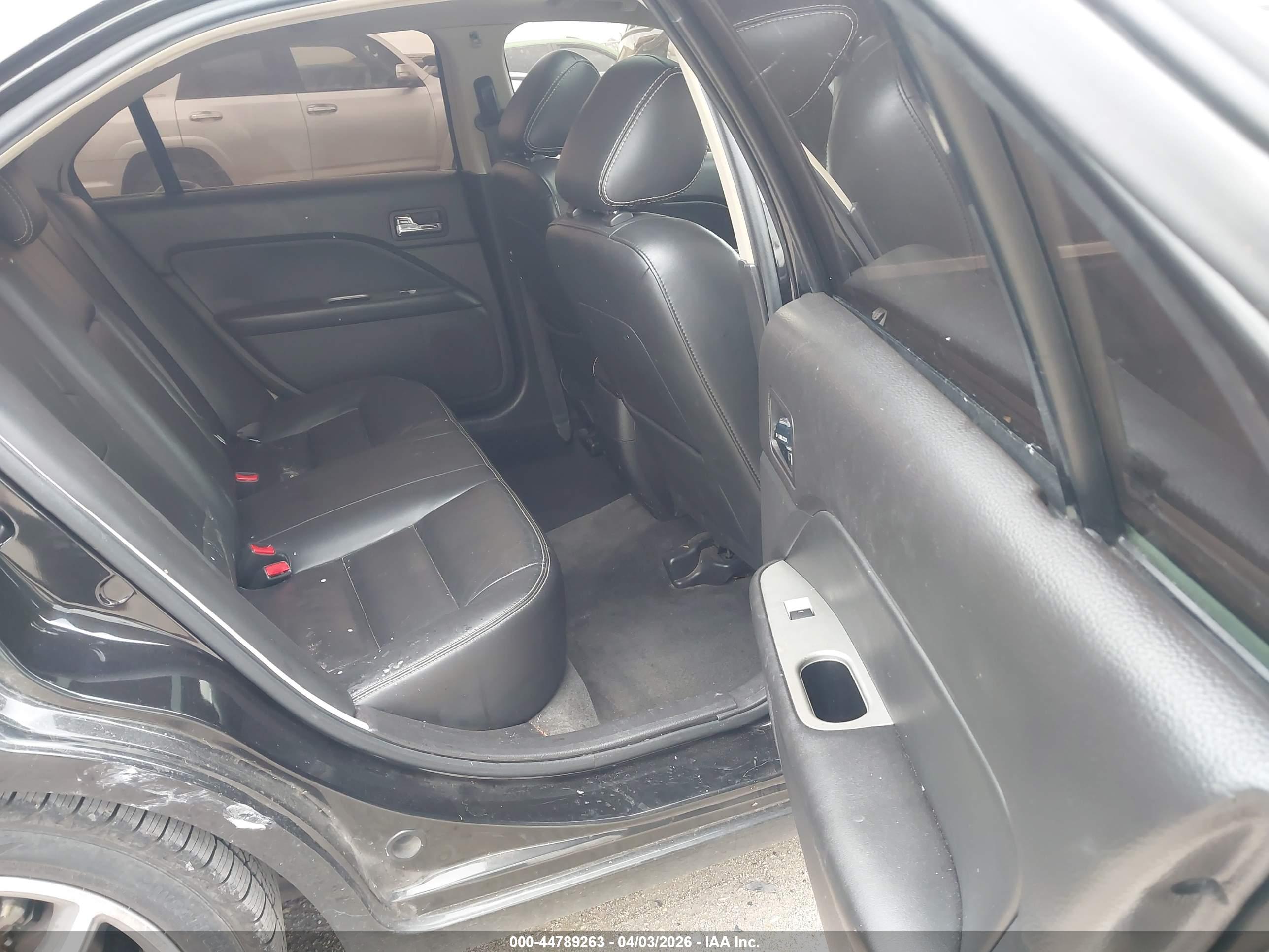 FORD FUSION image 8