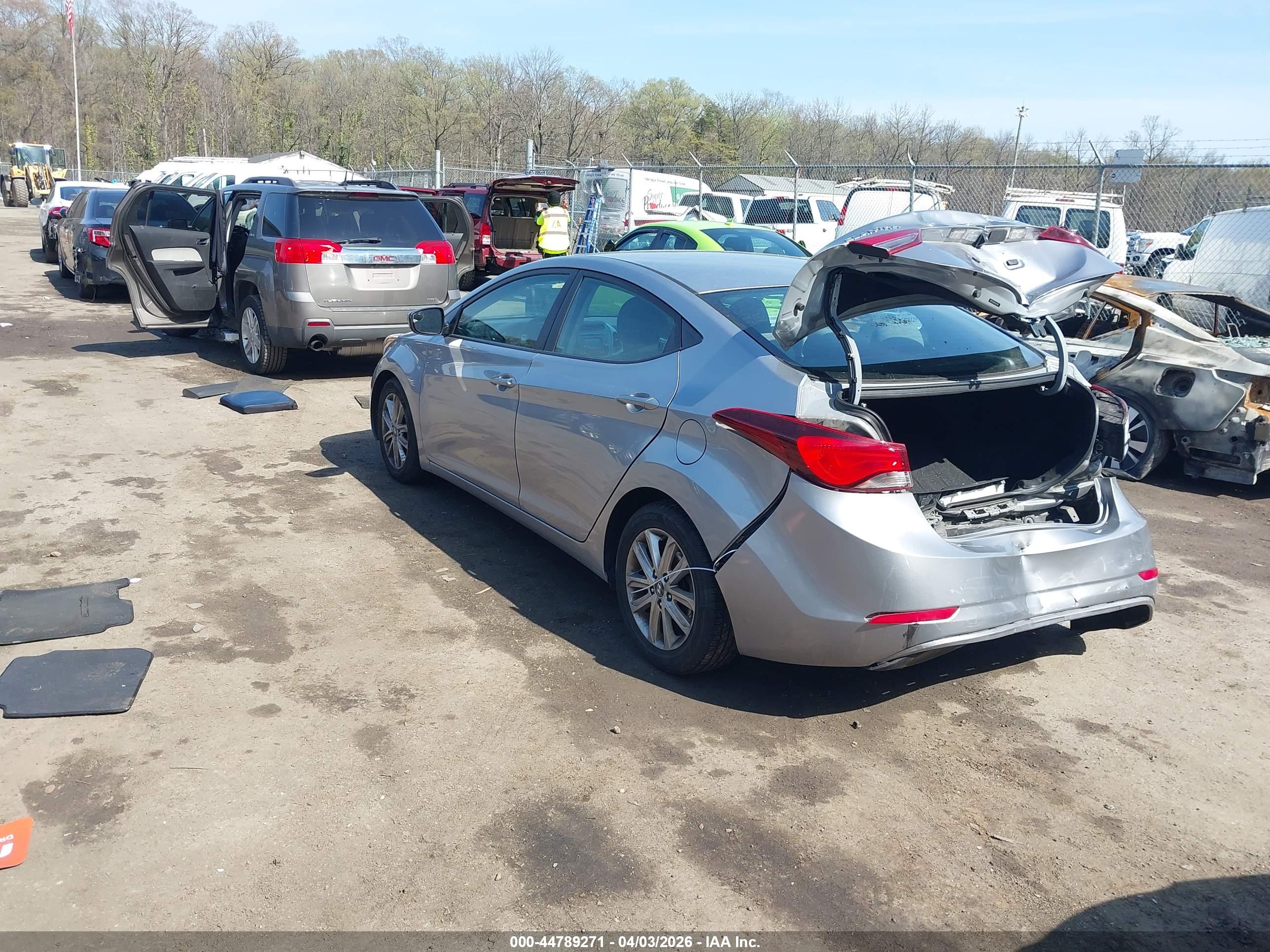 HYUNDAI ELANTRA image 3