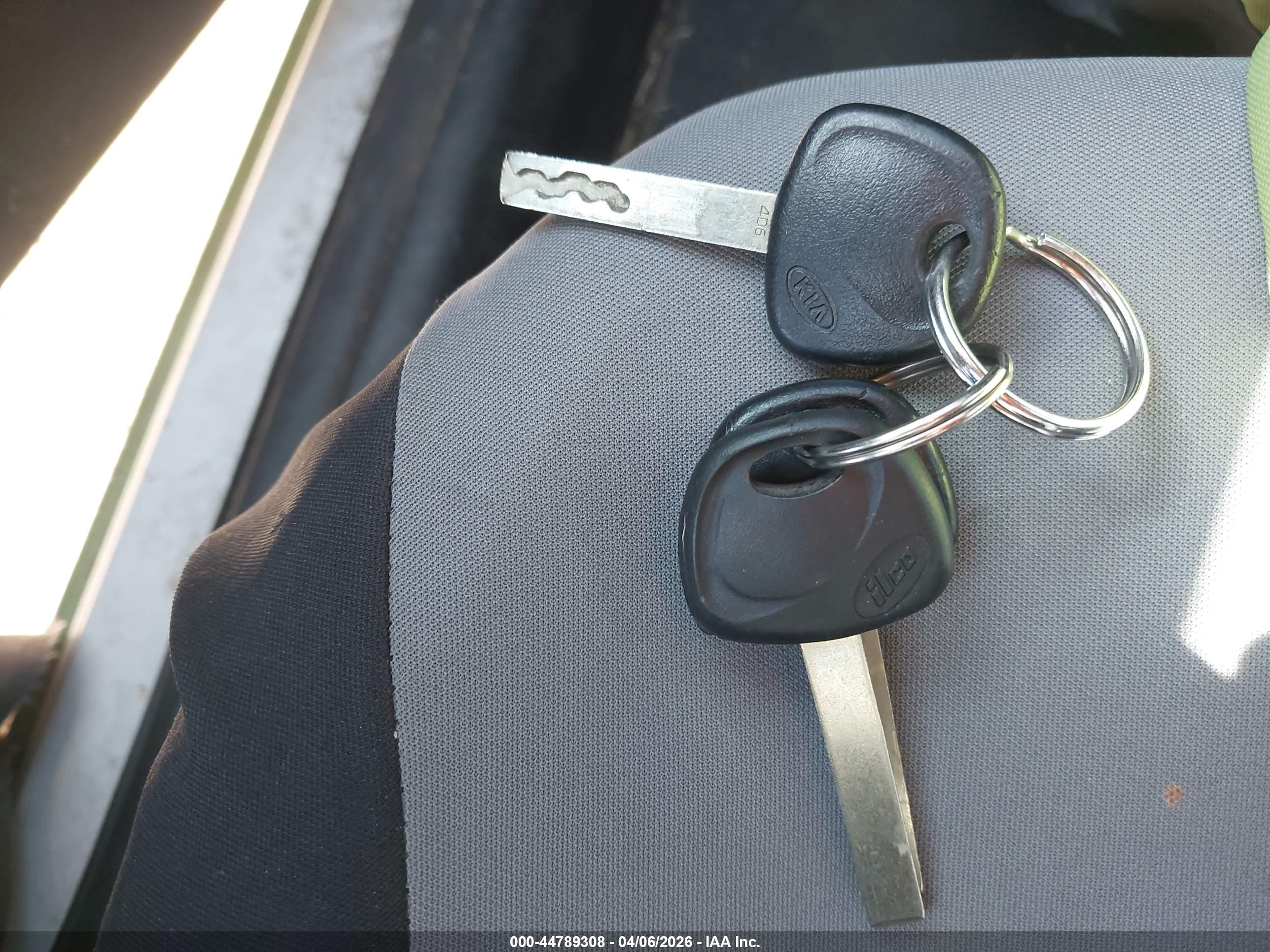 KIA RIO image 11