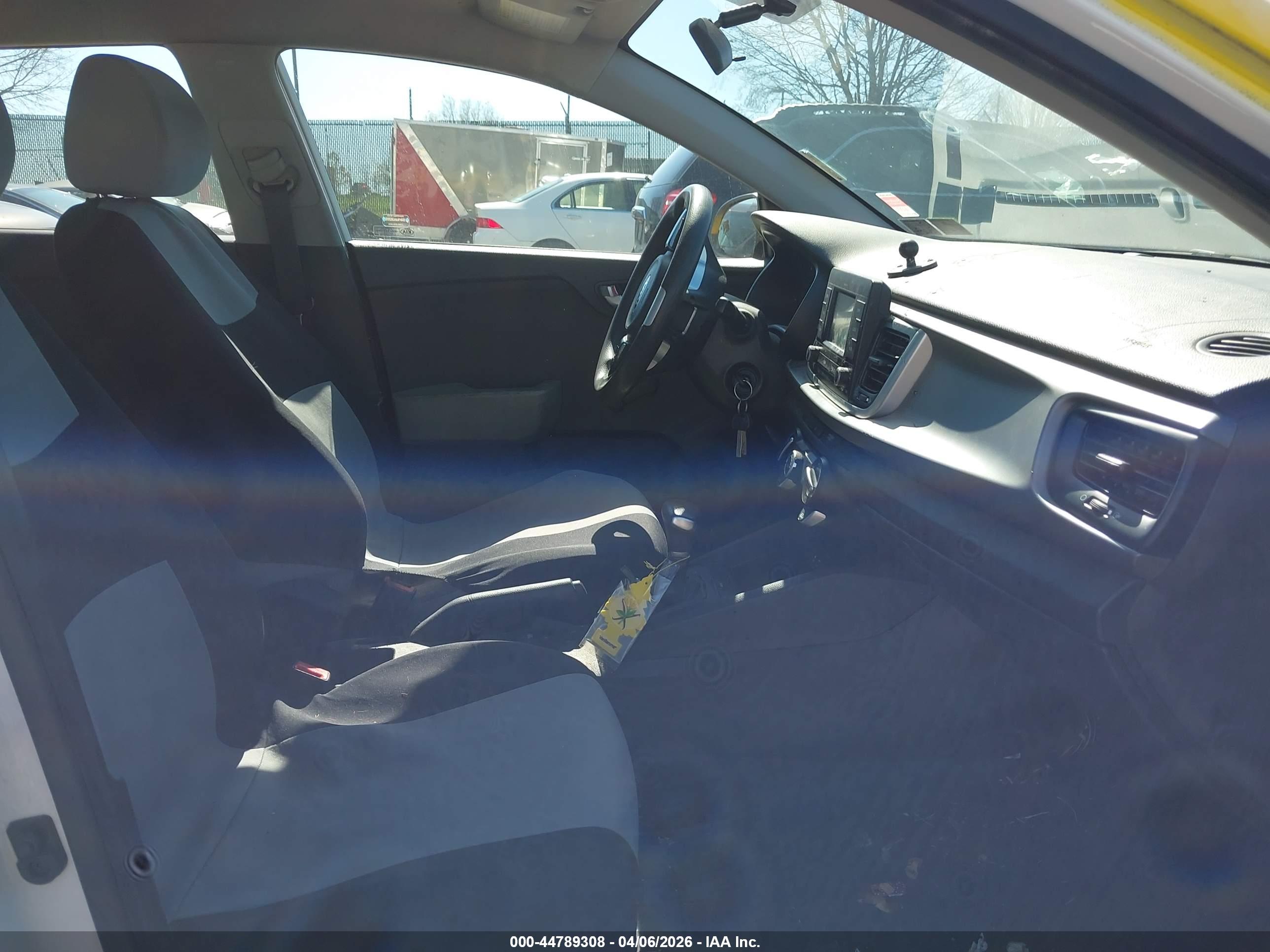 KIA RIO image 5