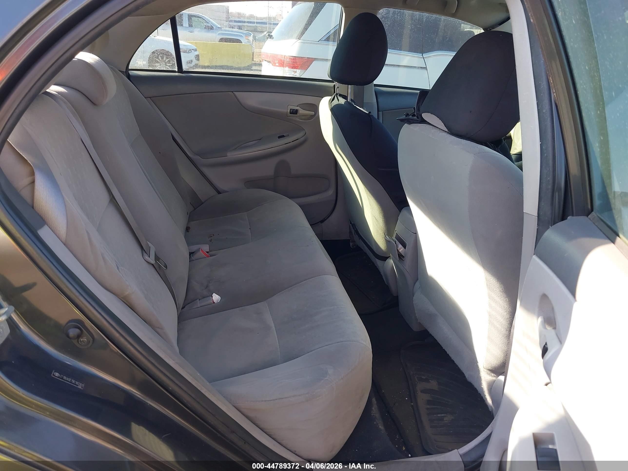 TOYOTA COROLLA image 8