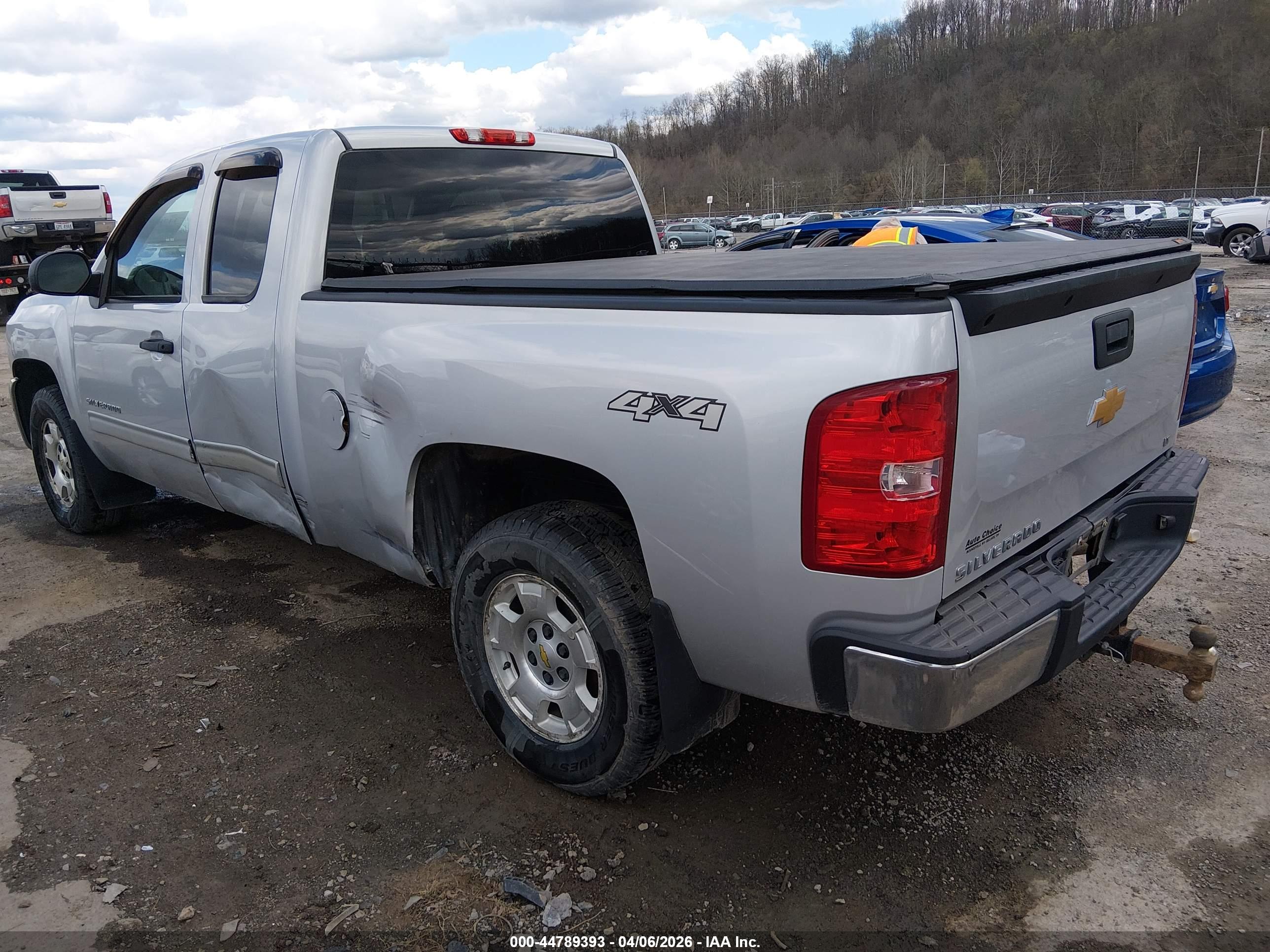 CHEVROLET SILVERADO image 3