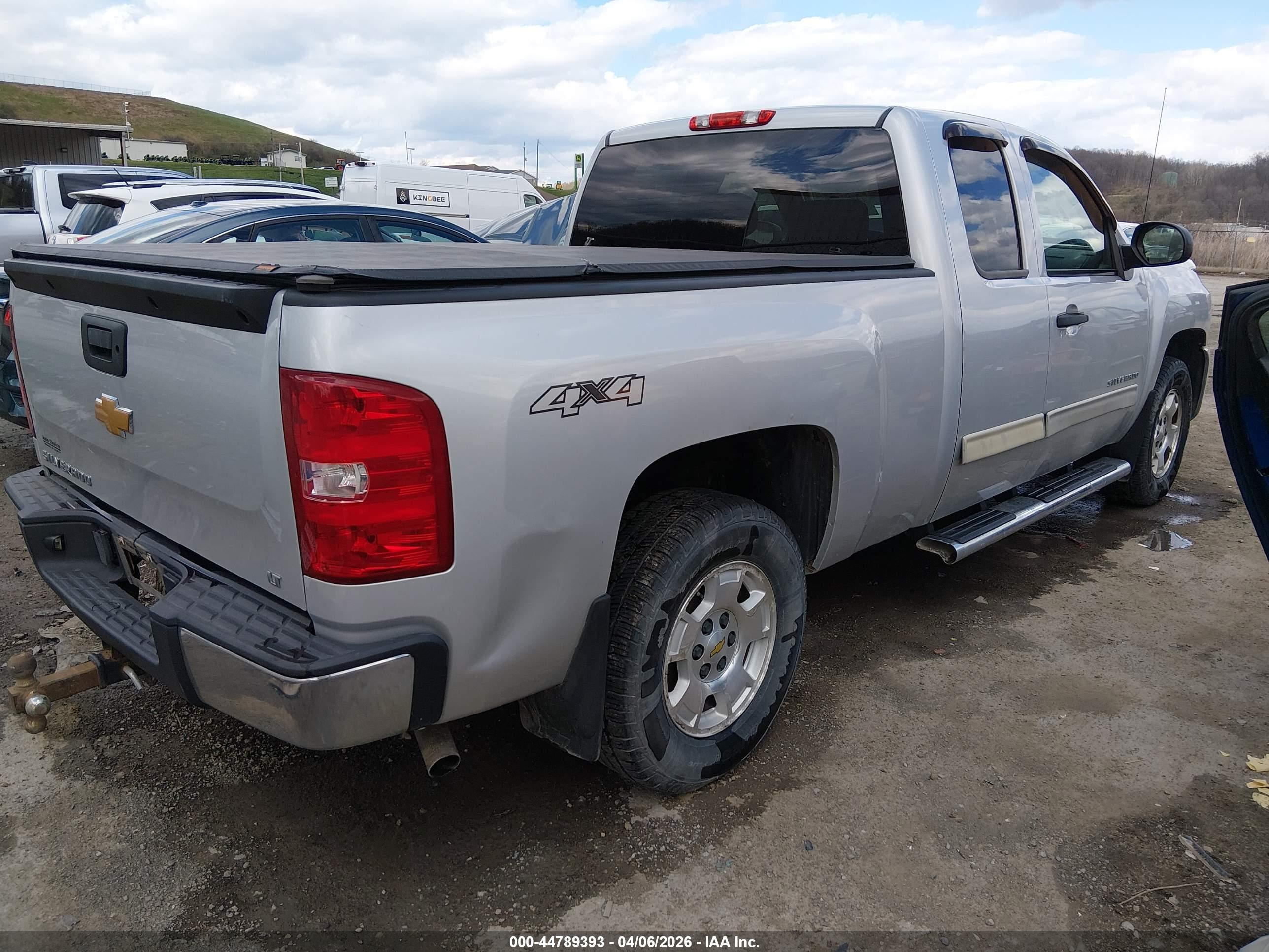 CHEVROLET SILVERADO image 4