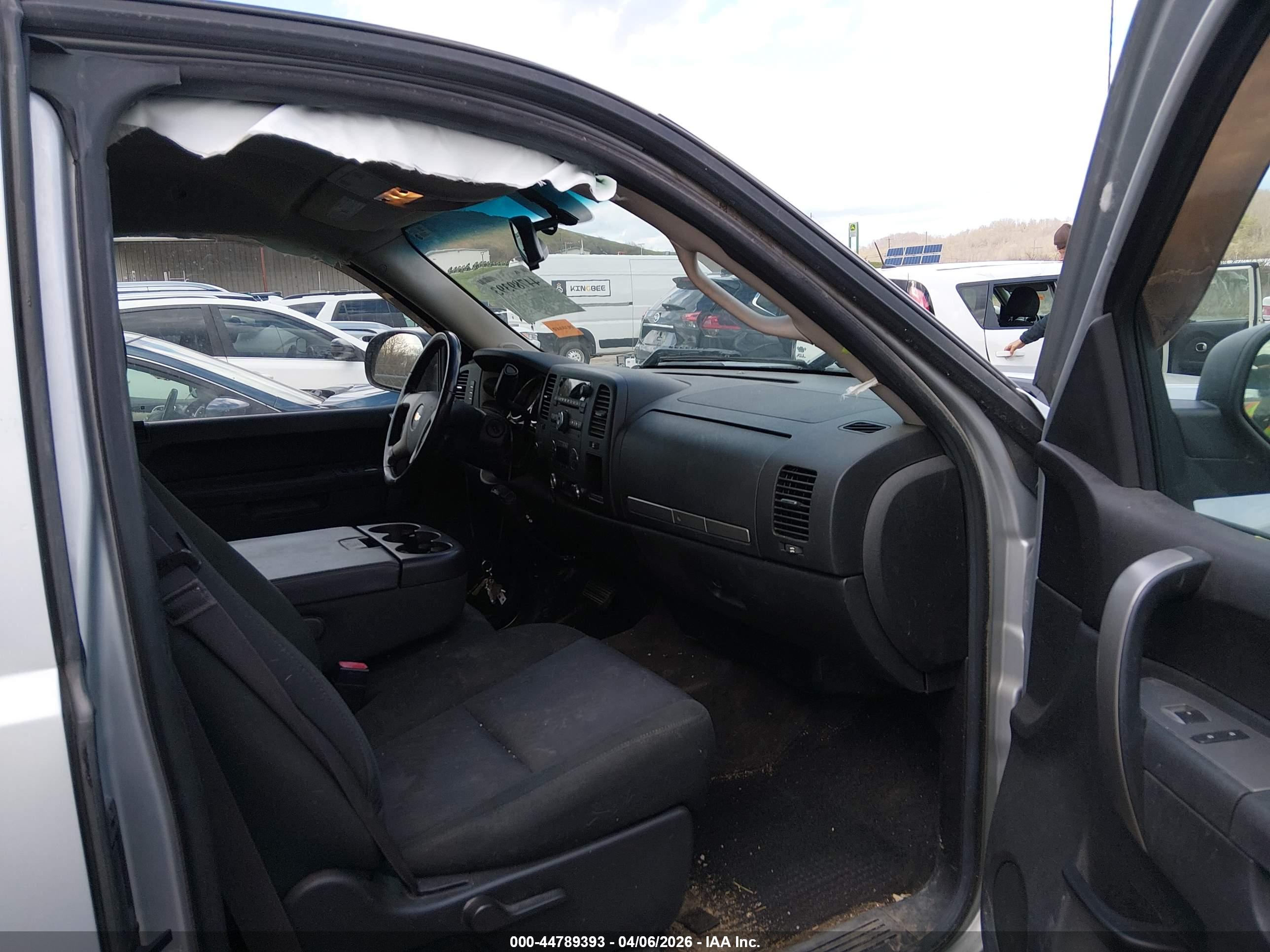 CHEVROLET SILVERADO image 5