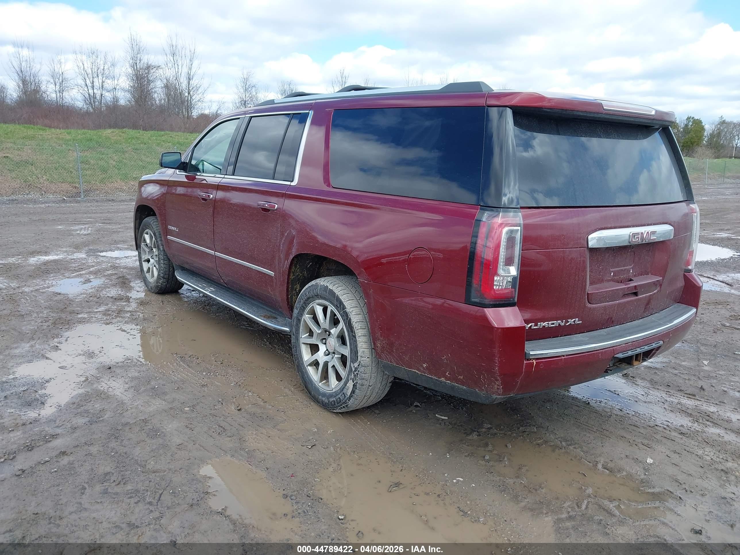 GMC YUKON image 3