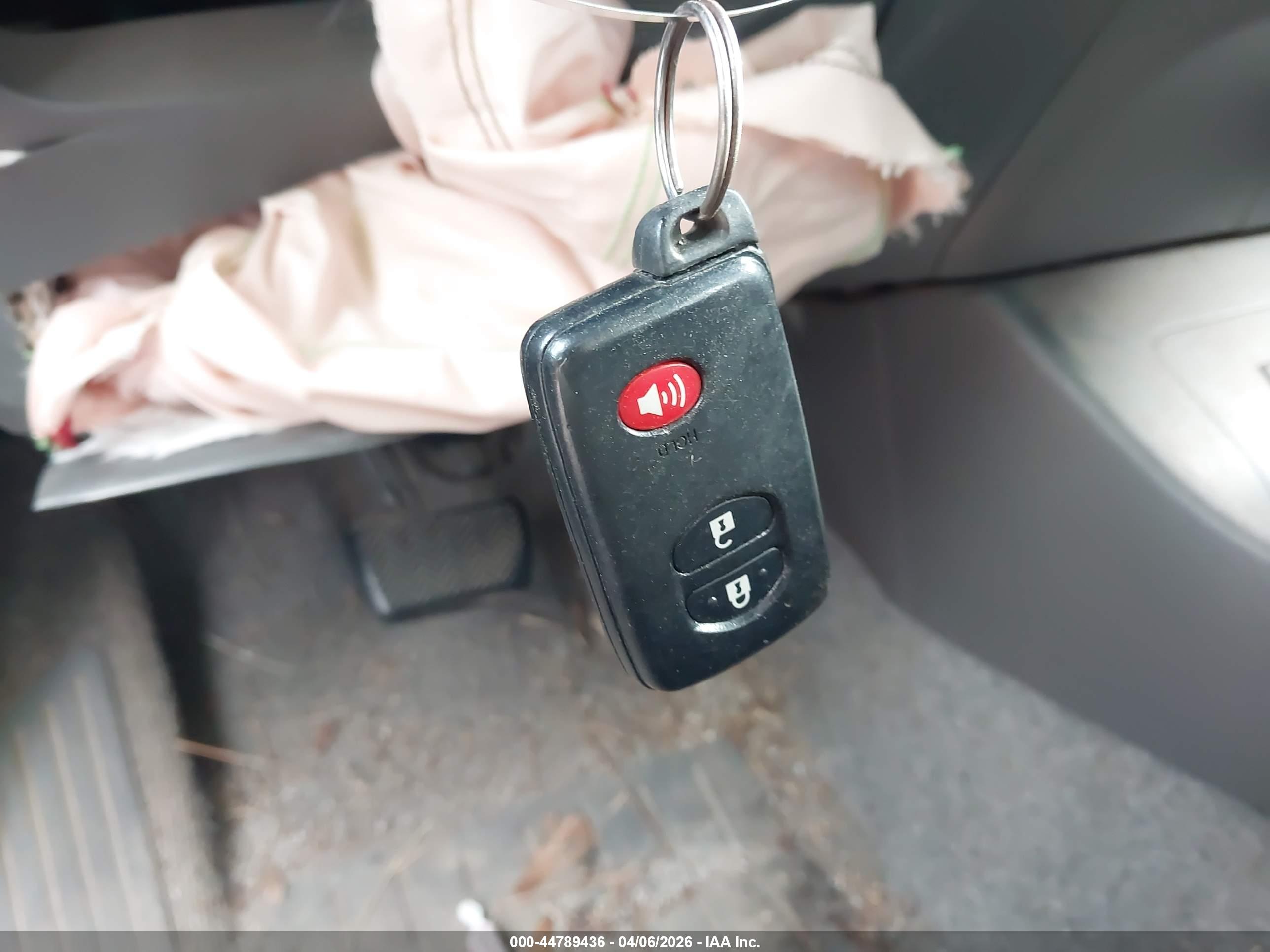 TOYOTA PRIUS image 11