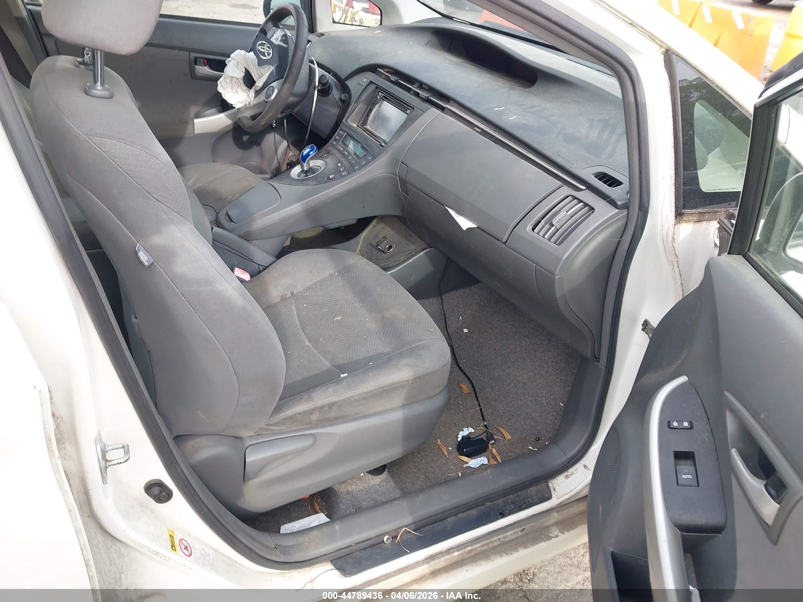 TOYOTA PRIUS image 5