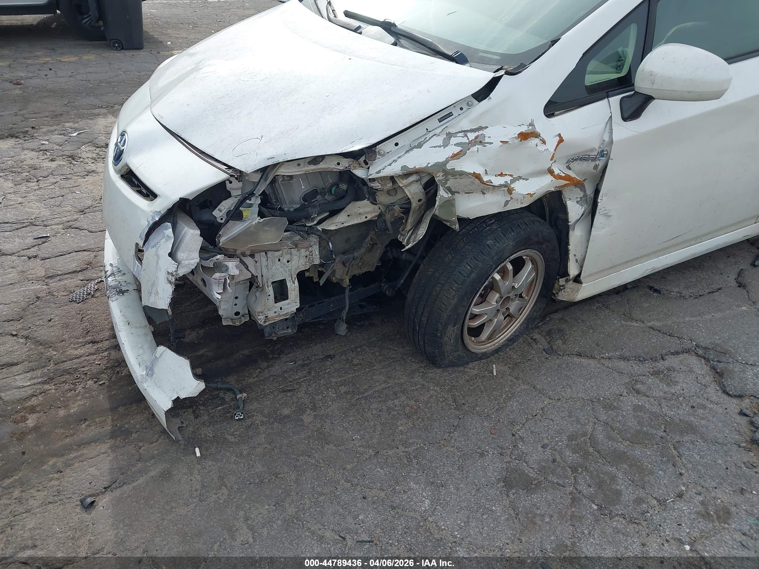 TOYOTA PRIUS image 6