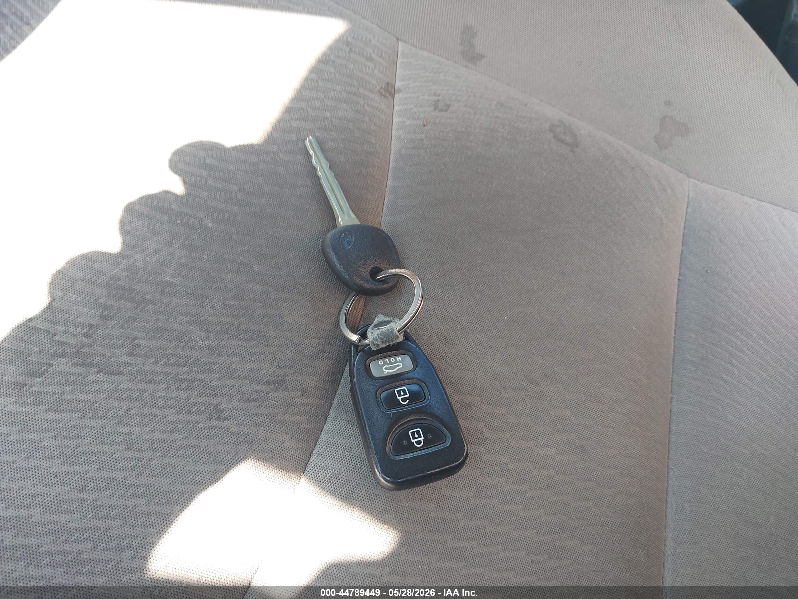 HYUNDAI ELANTRA image 11
