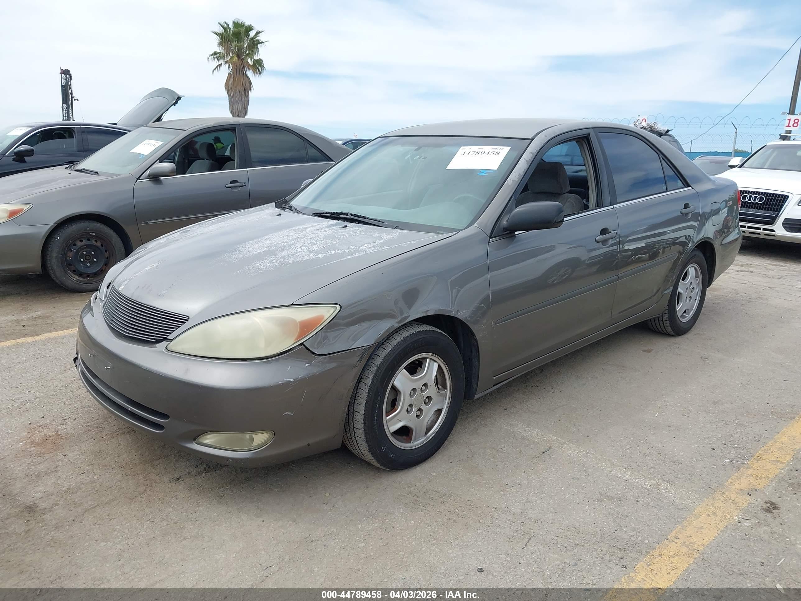 TOYOTA CAMRY image 2
